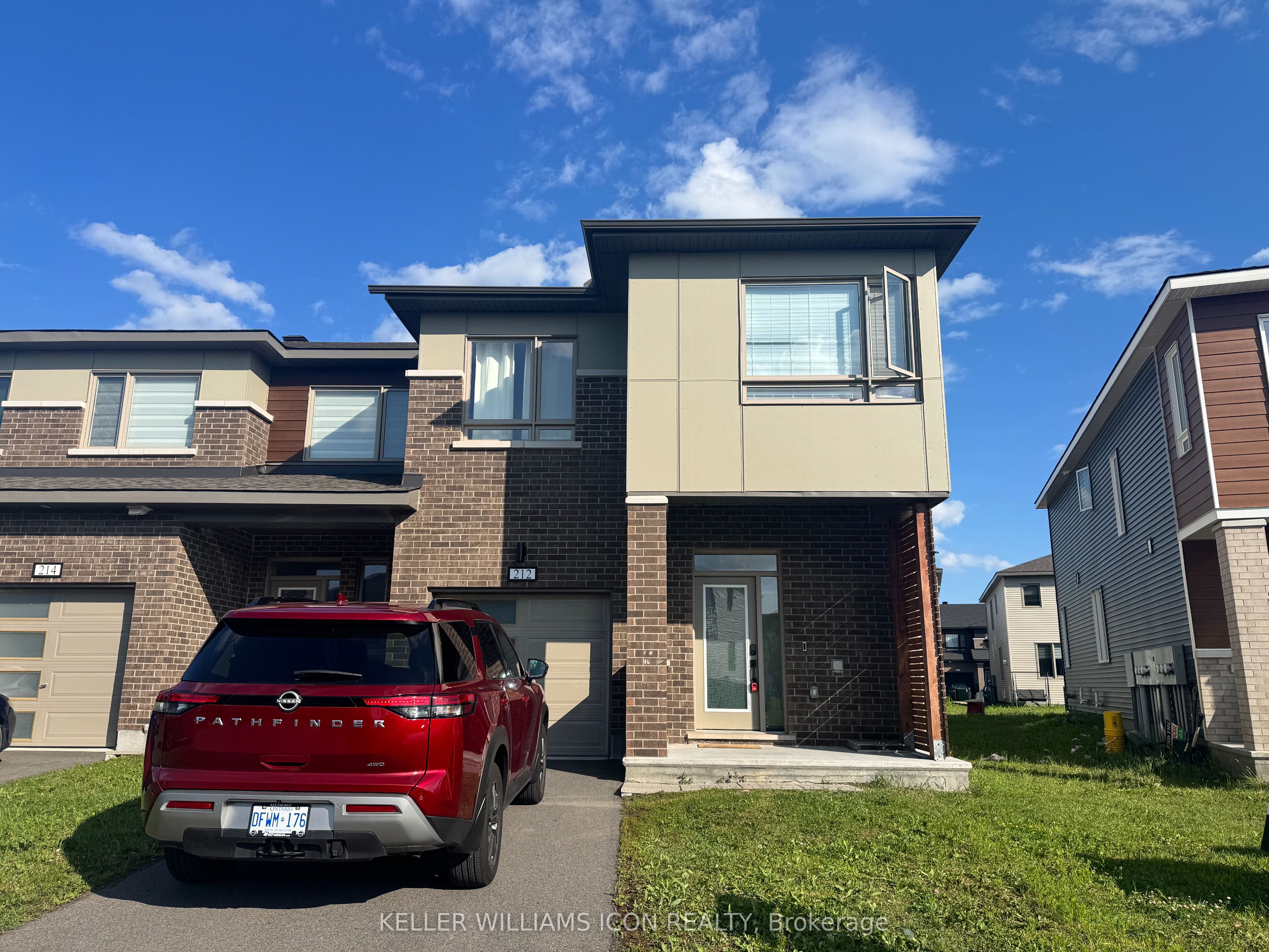 212 Ormiston Crescent, Barrhaven, ON K2J 7E3 photo 2