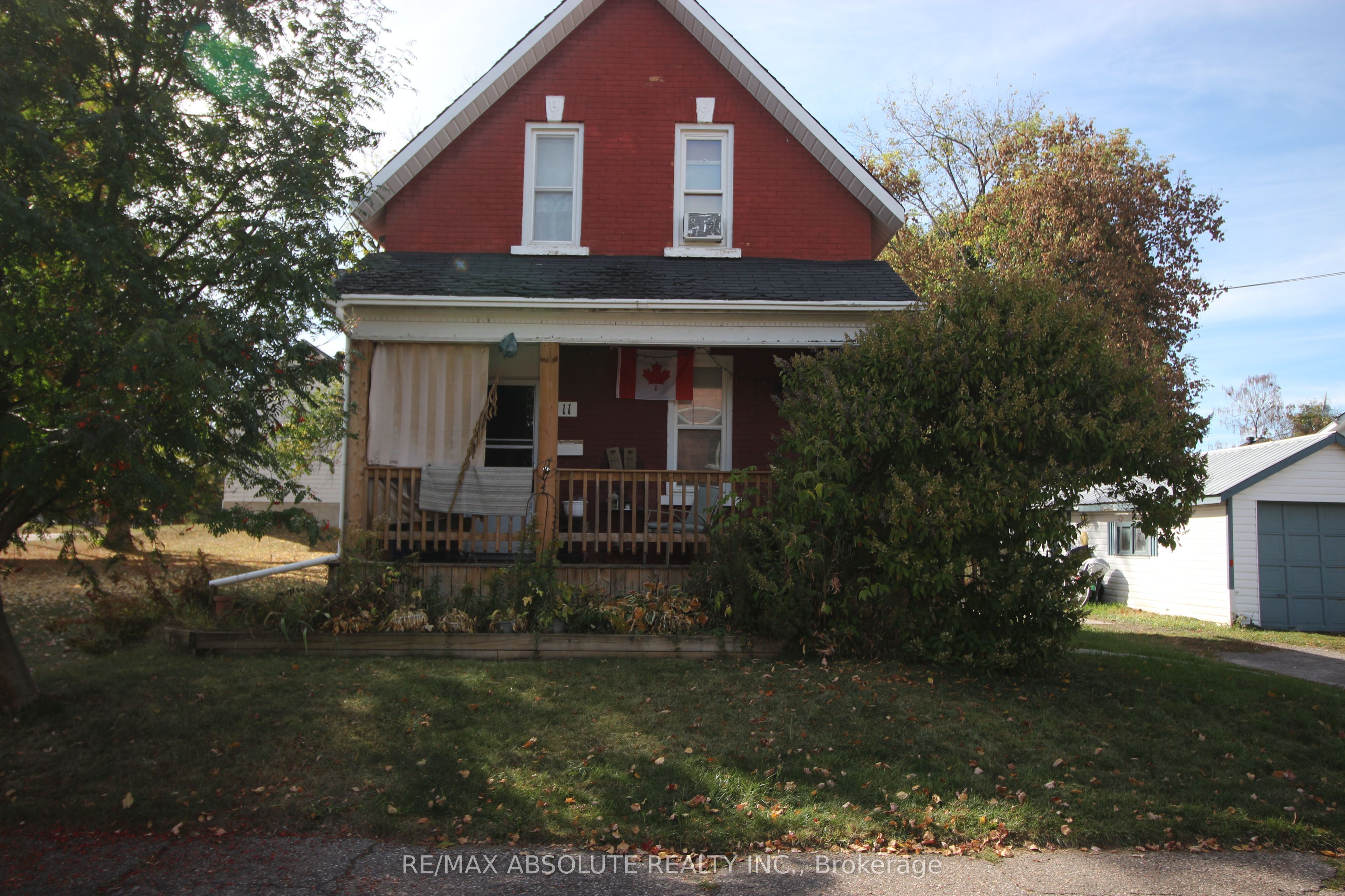 11 Gould Street, Whitewater Region, ON K0J 1K0 photo 2