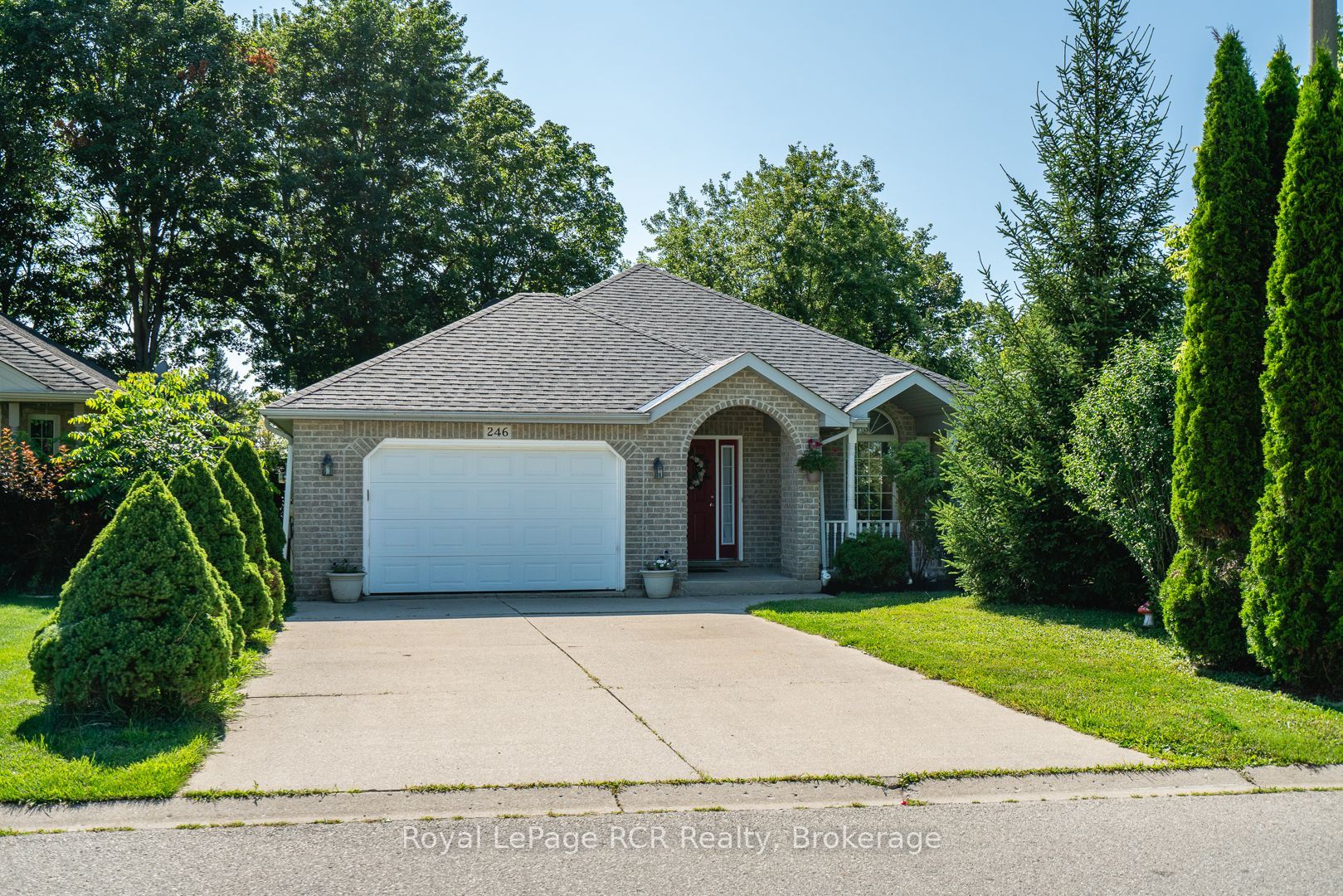 246 16th Avenue Crescent, Hanover, ON N4N 3V3