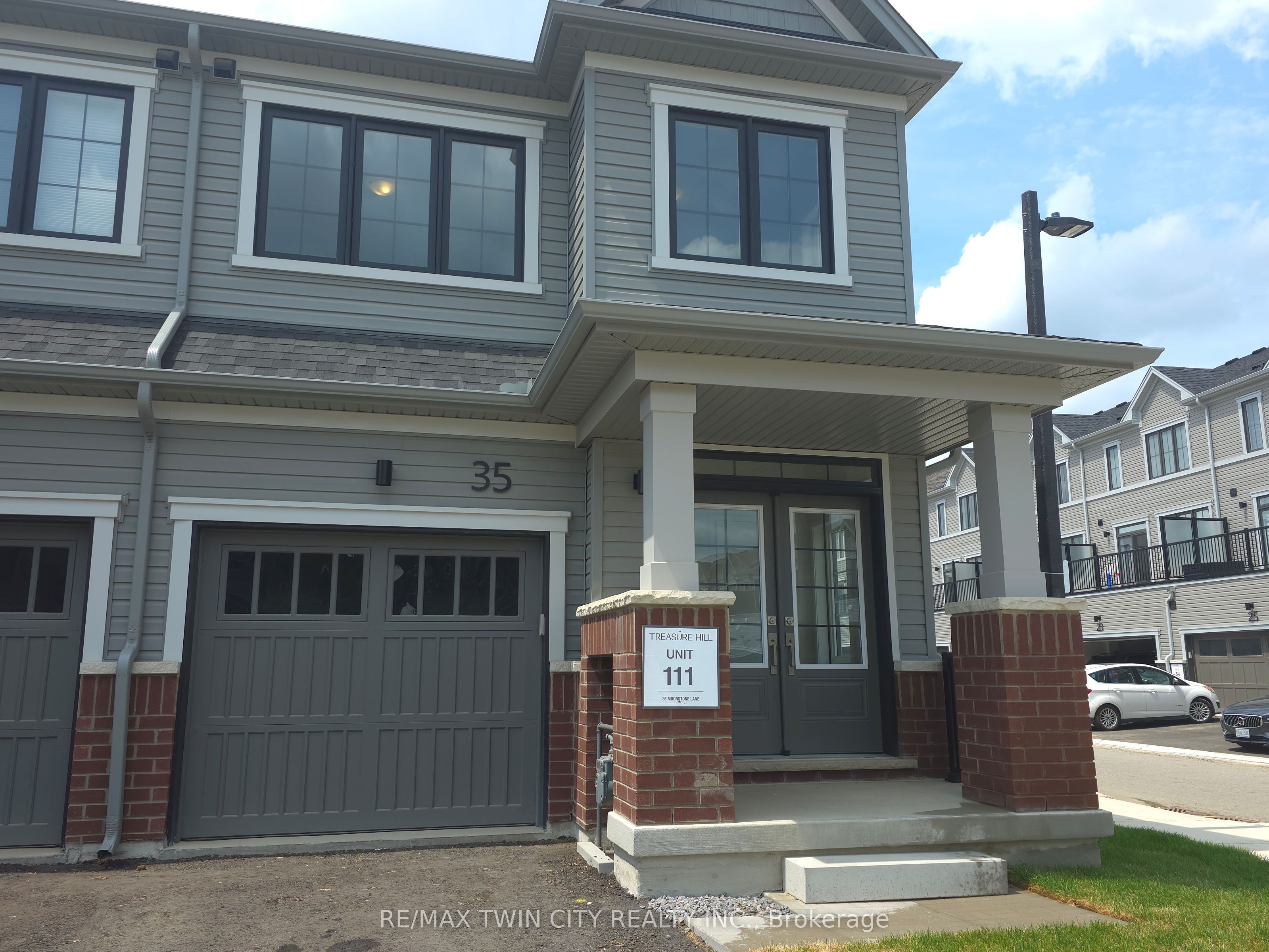 35 Moonstone Common, Cambridge, ON N1T 0H3