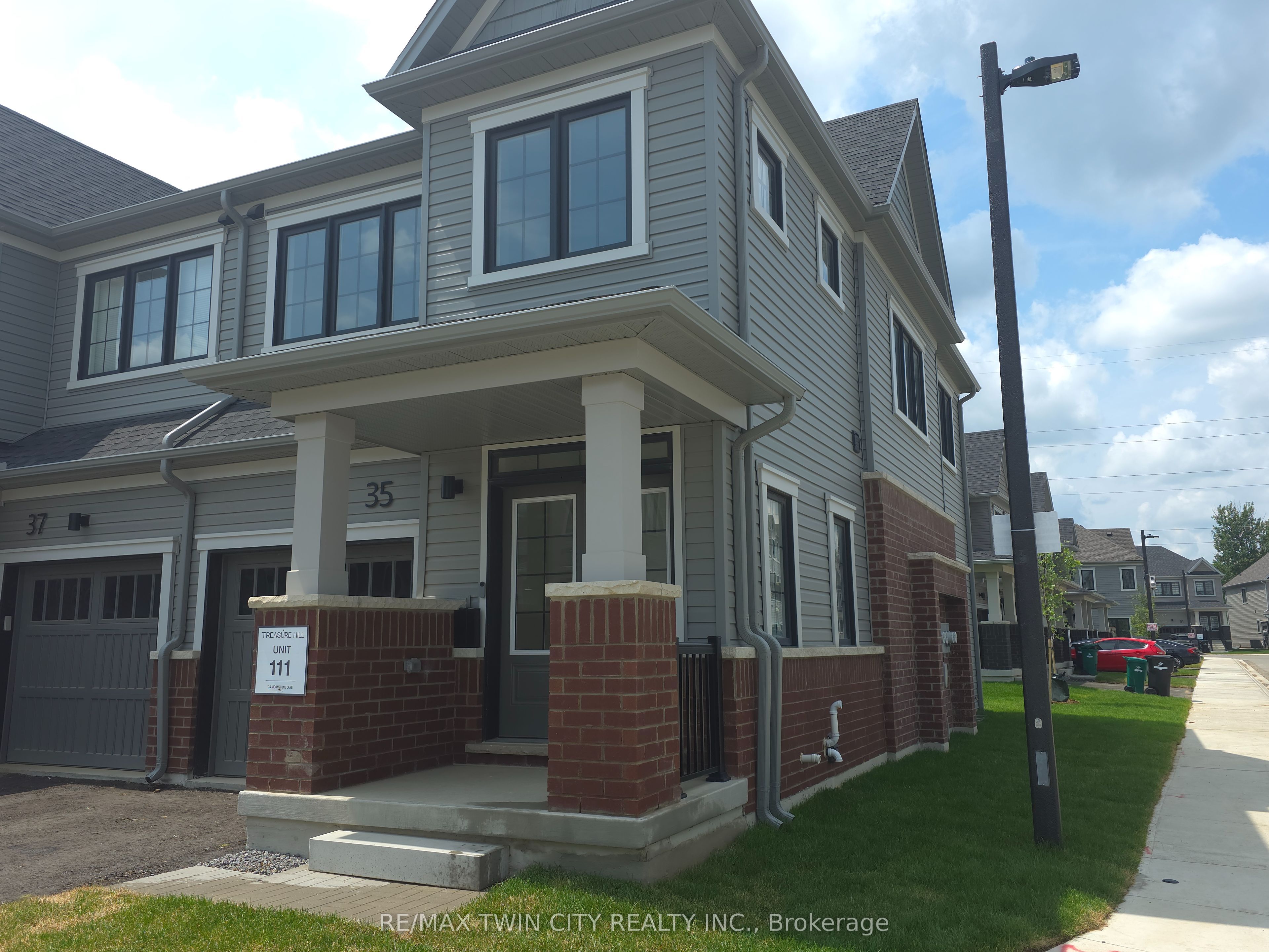 35 Moonstone Common, Cambridge, ON N1T 0H3 photo 2