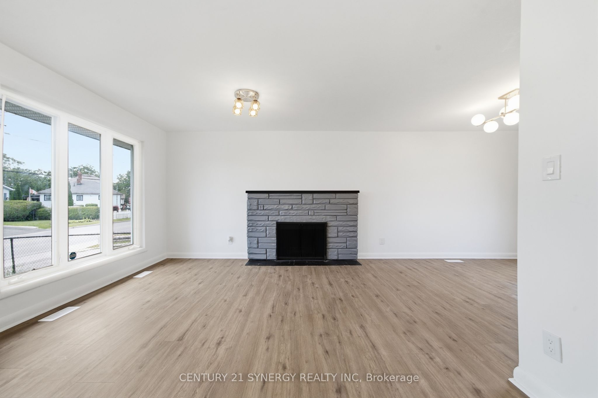 95 West Street W, Quinte West, ON K8V 2M3 photo 5