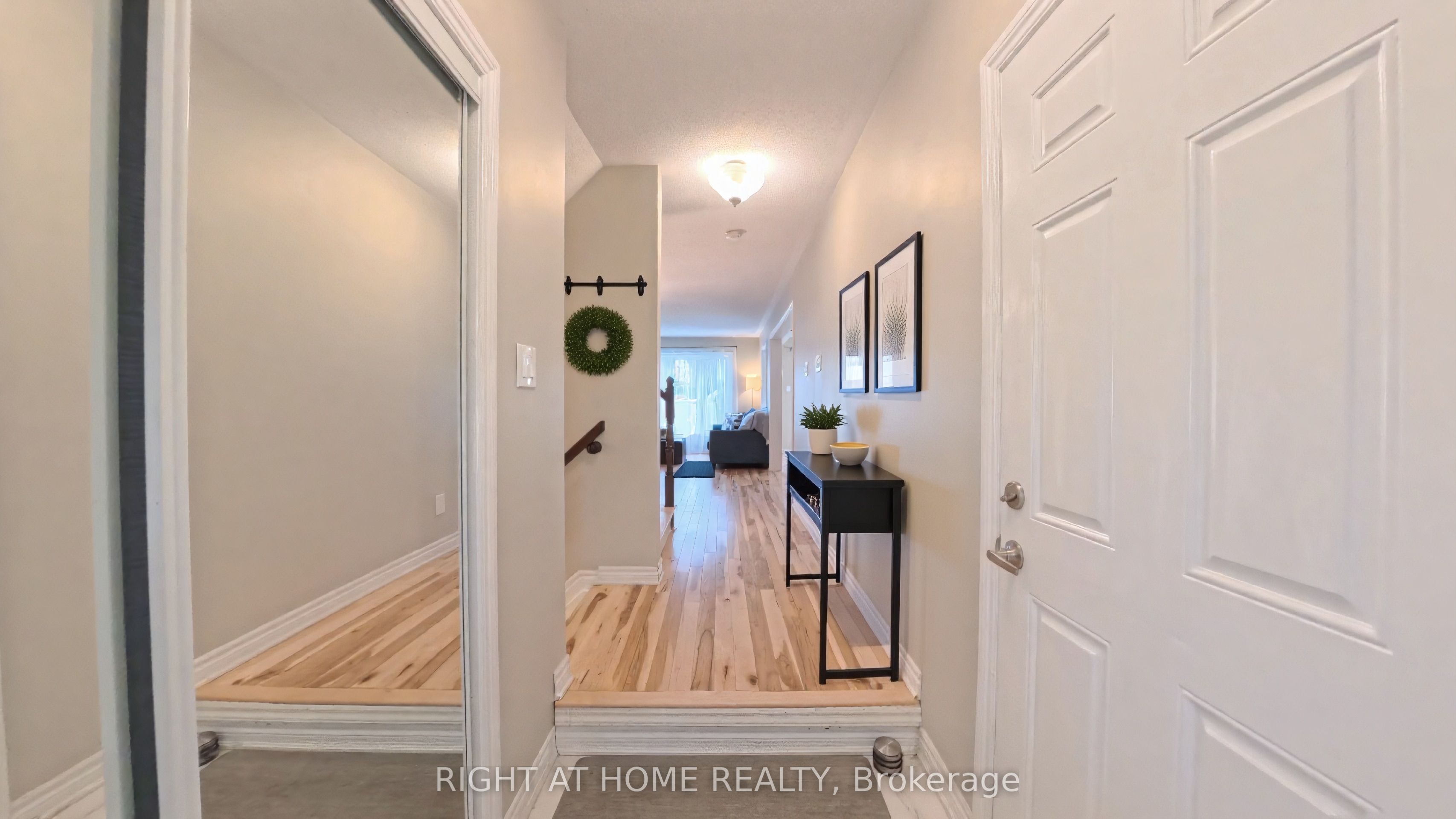 566 Dundonald Drive, Barrhaven, ON K2J 5X1 photo 2