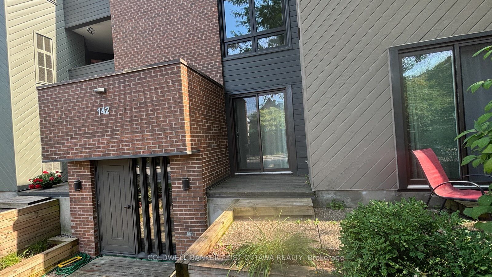 142 Waverley Street 1A, Ottawa Centre, ON K2P 0V4 photo 4