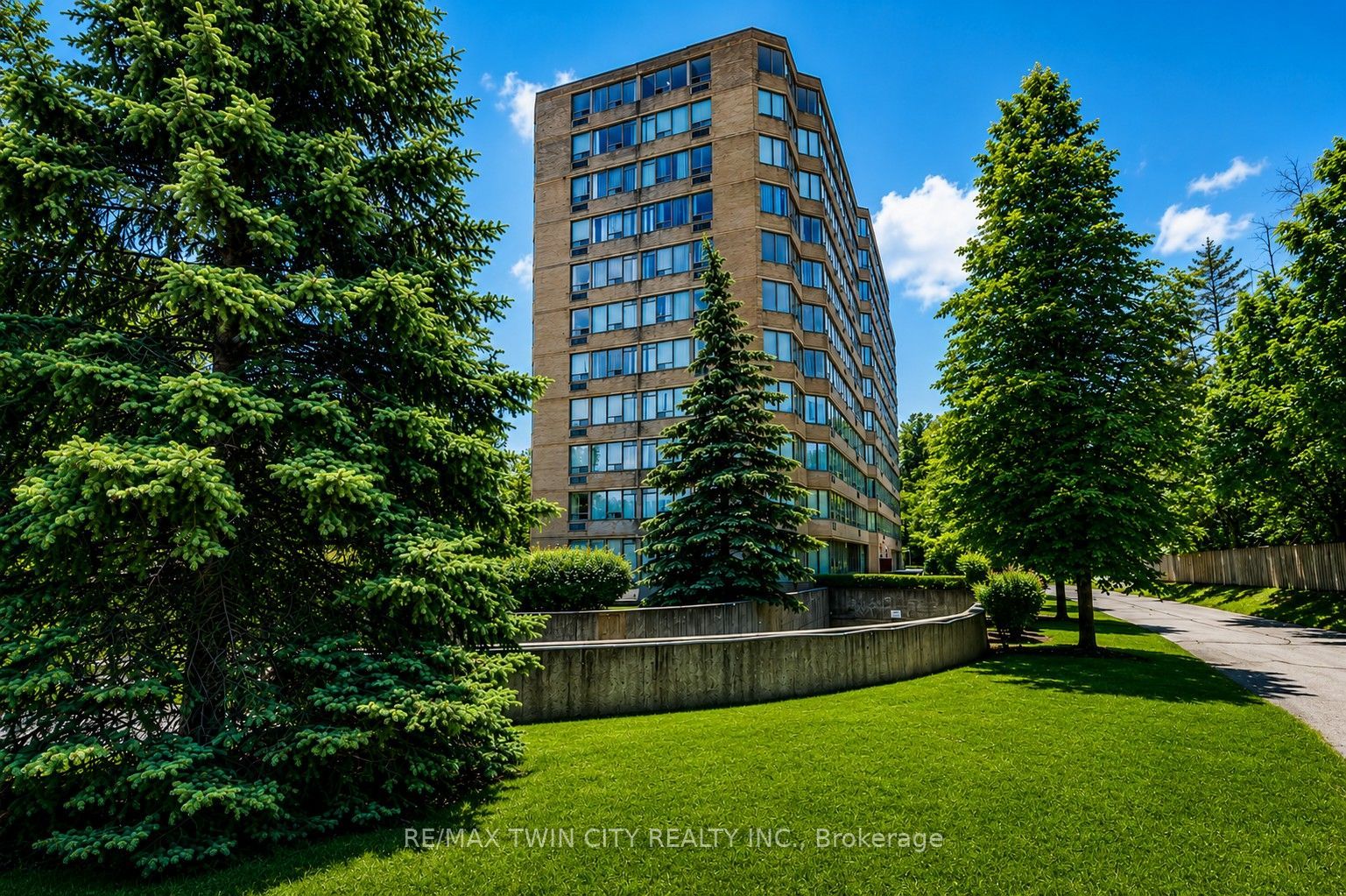 3227 King Street E 503, Kitchener, ON N2A 3Z9 photo 2
