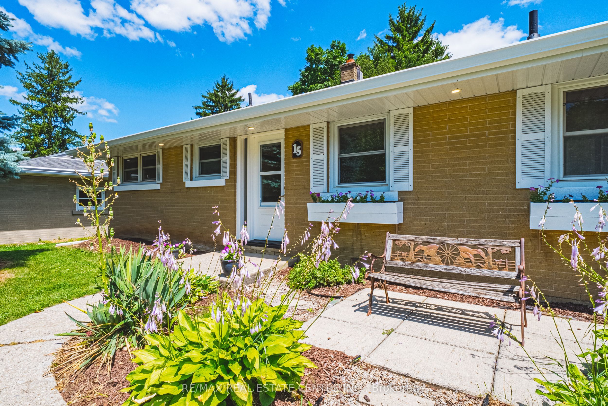 15 Dale Avenue, Cambridge, ON N1S 3M7 photo 2