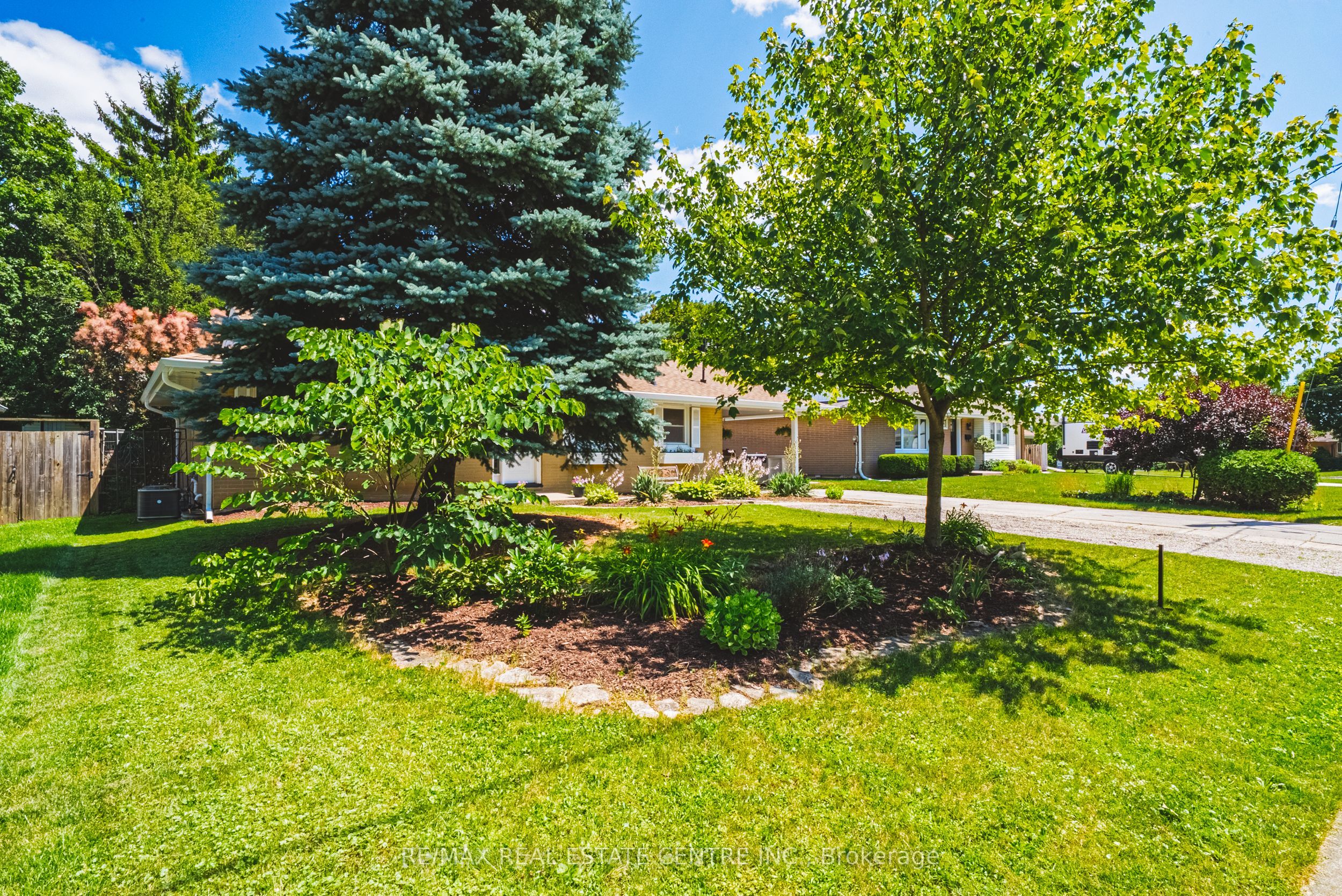 15 Dale Avenue, Cambridge, ON N1S 3M7 photo 4
