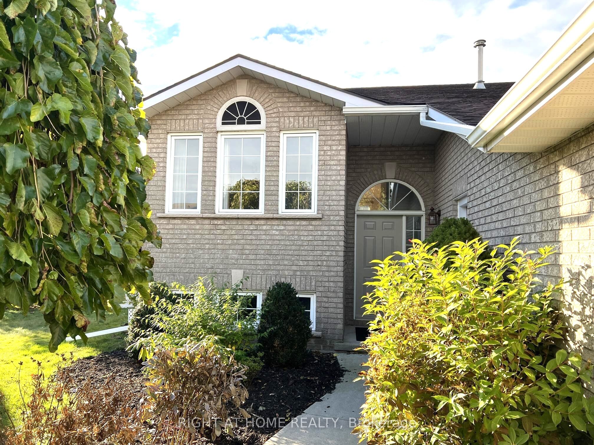 590 Arbour Crescent, Kingston, ON K7M 8Y1 photo 4