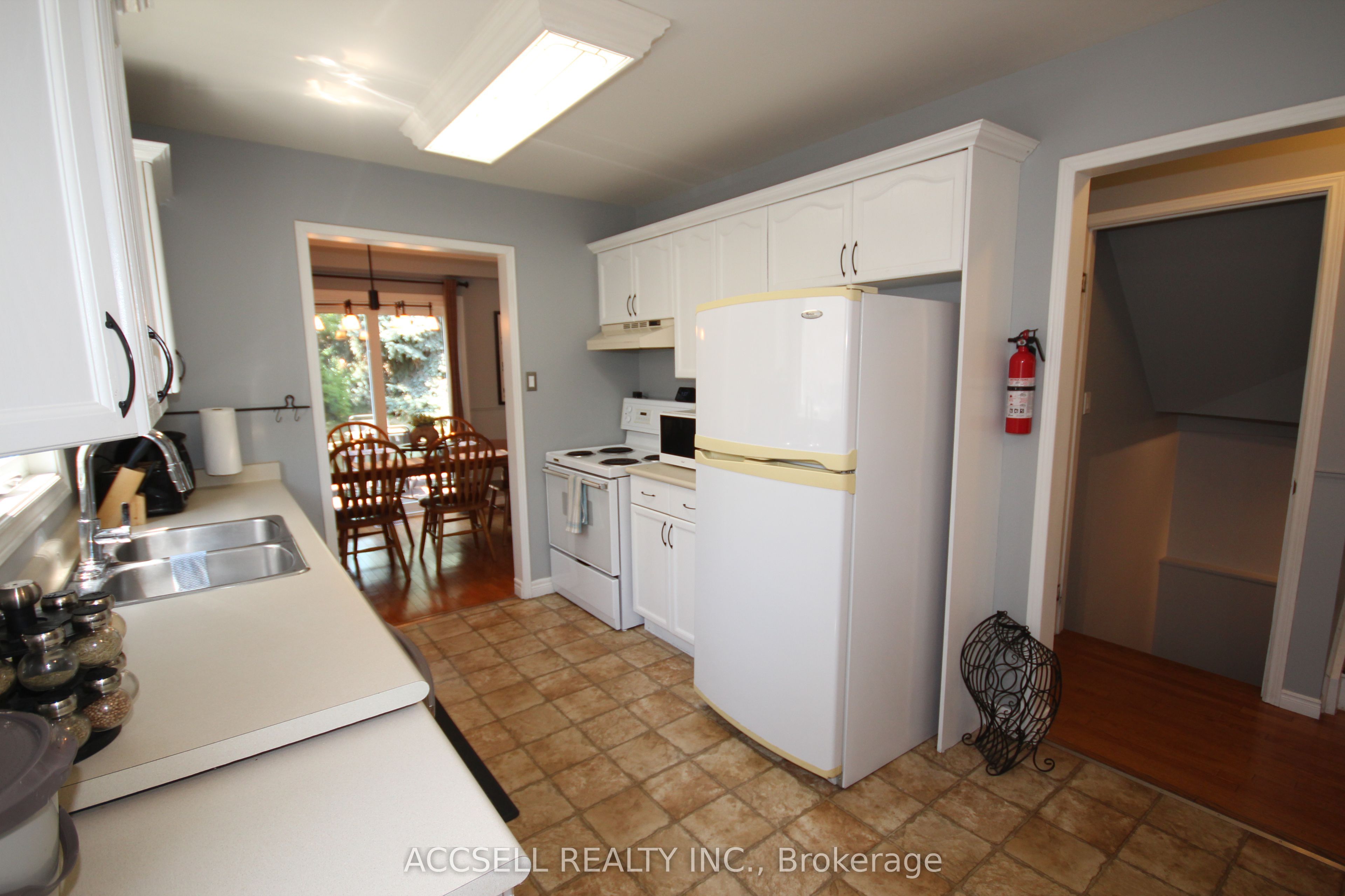 877 Shelborne Street, London South, ON N5Z 5A7 photo 5