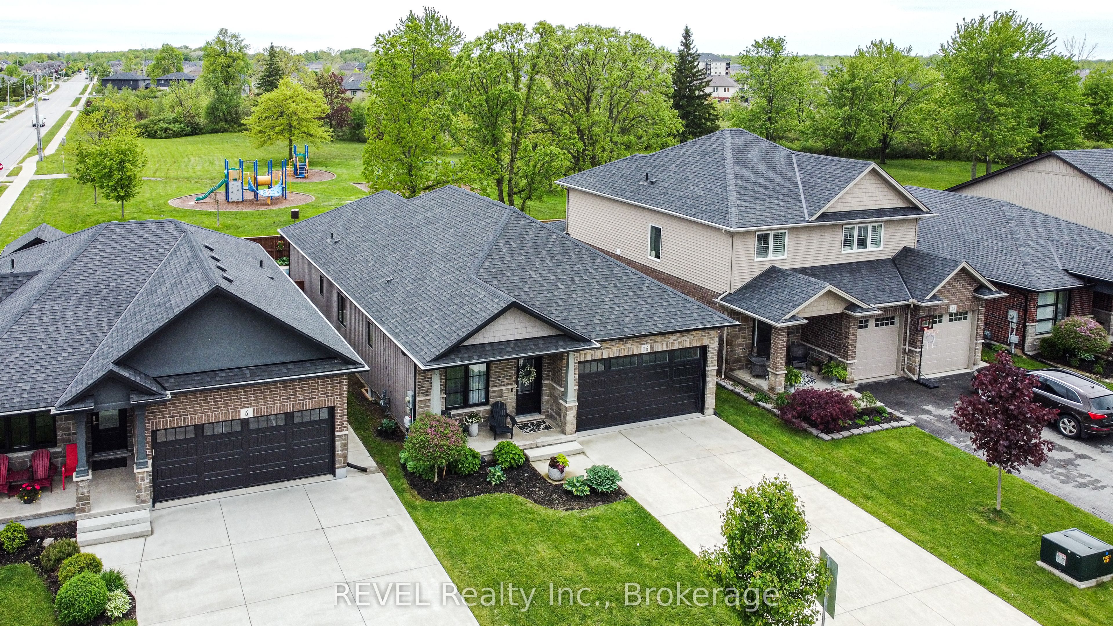 15 Willowbrook Drive, Welland, ON L3C 0G1
