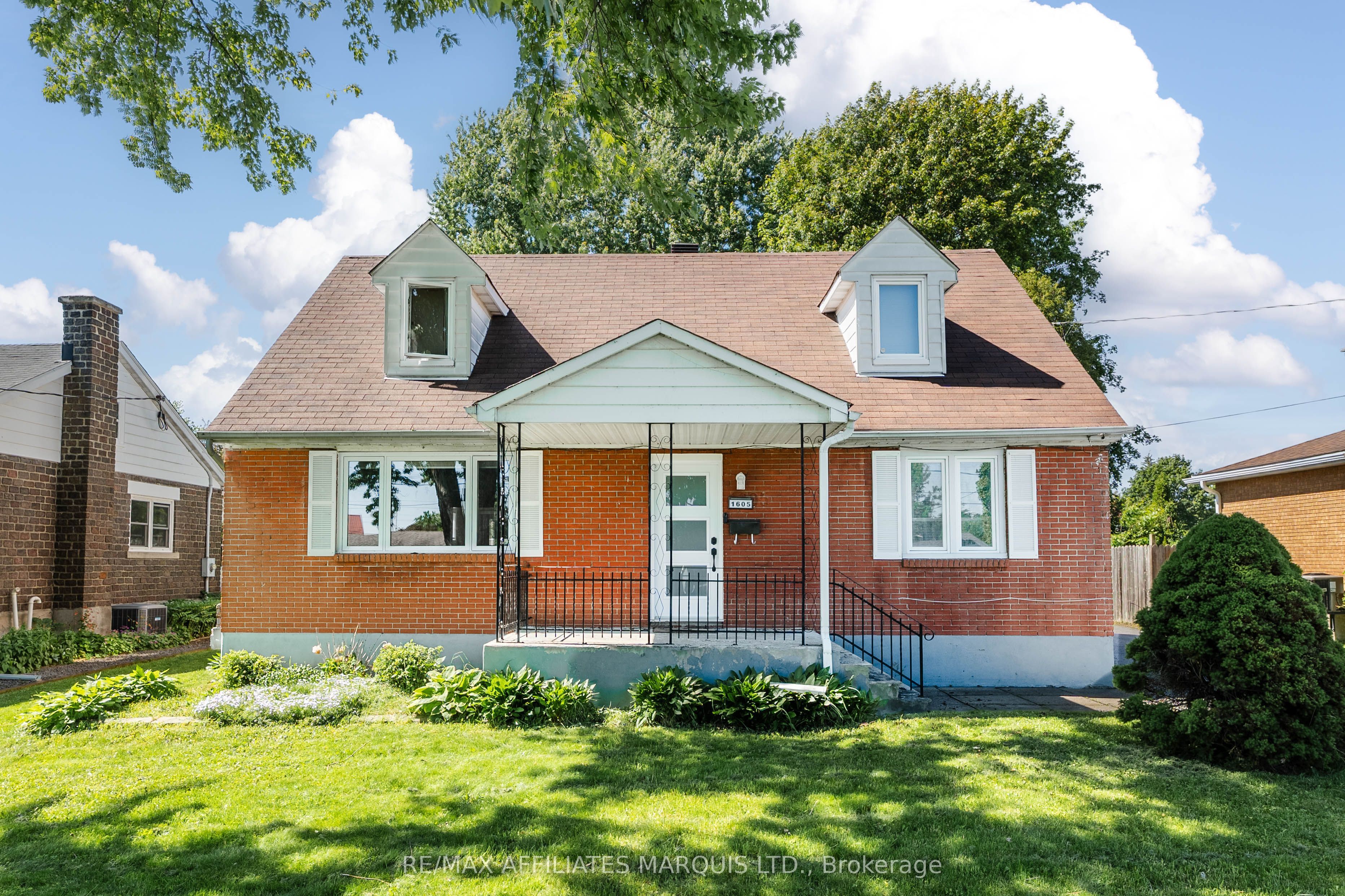 1605 Queen Street, Cornwall, ON K6J 1R7 photo 2