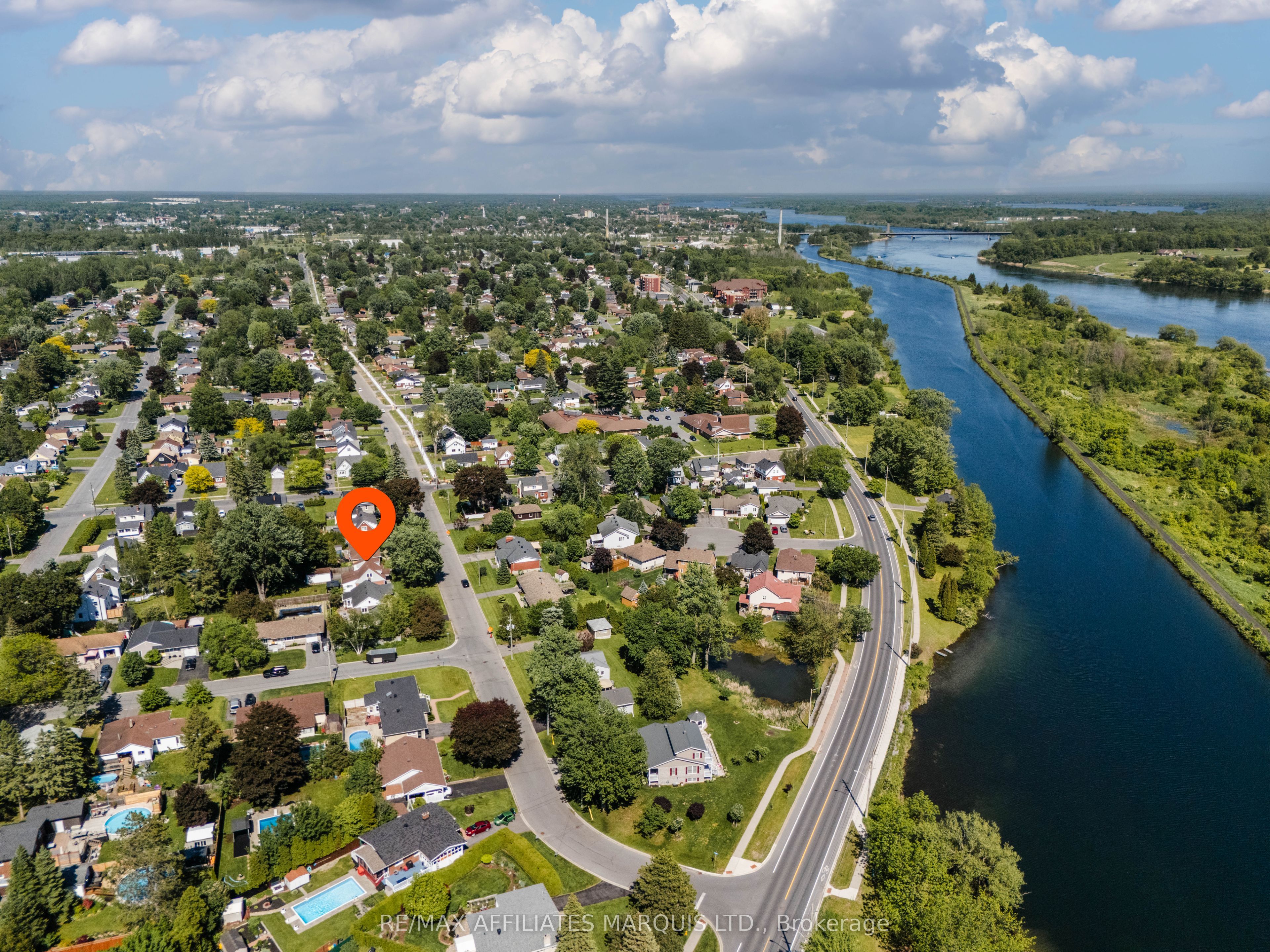 1605 Queen Street, Cornwall, ON K6J 1R7 photo 3