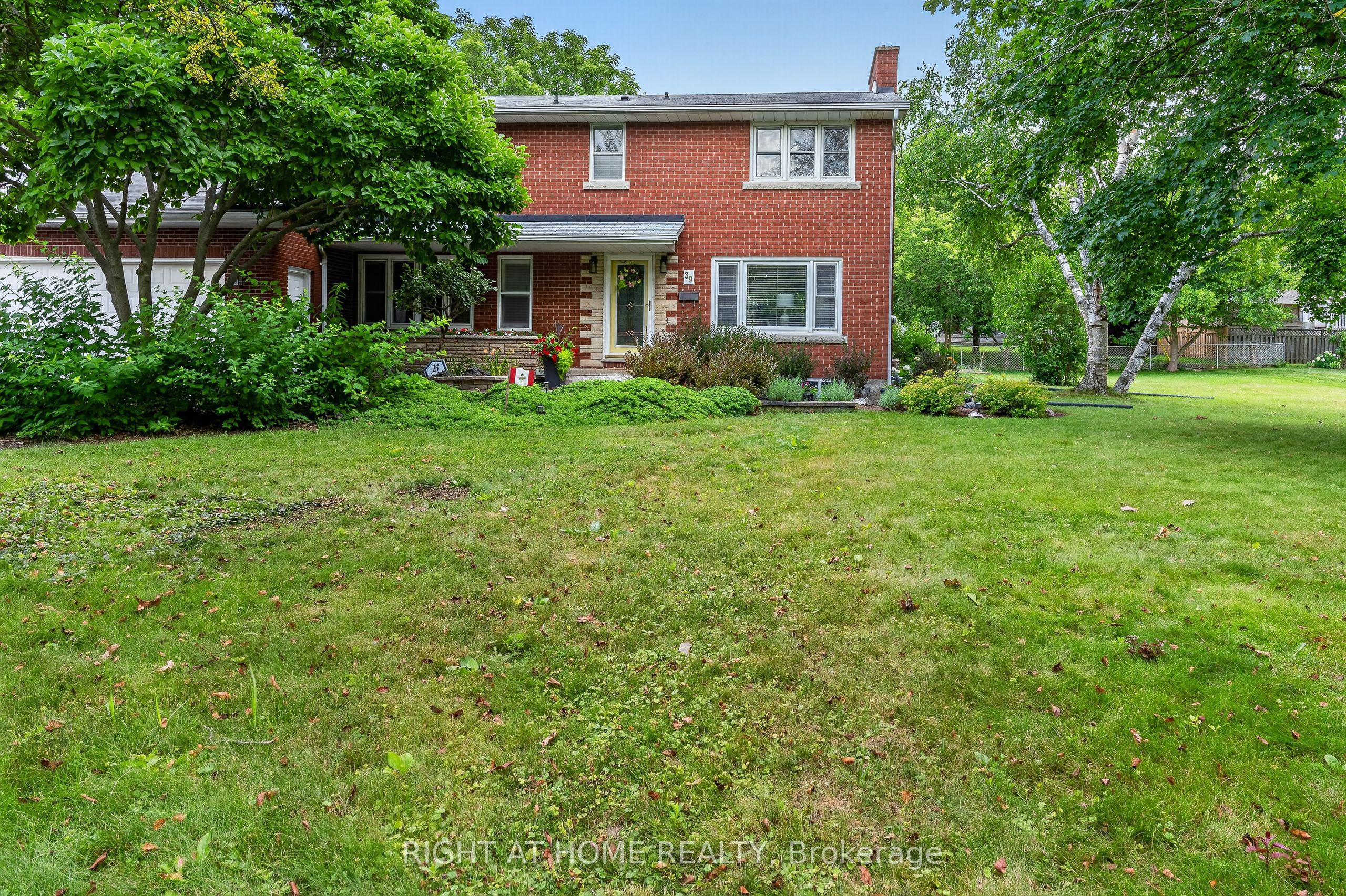 39 Park Avenue, St. Thomas, ON N5R 4V9