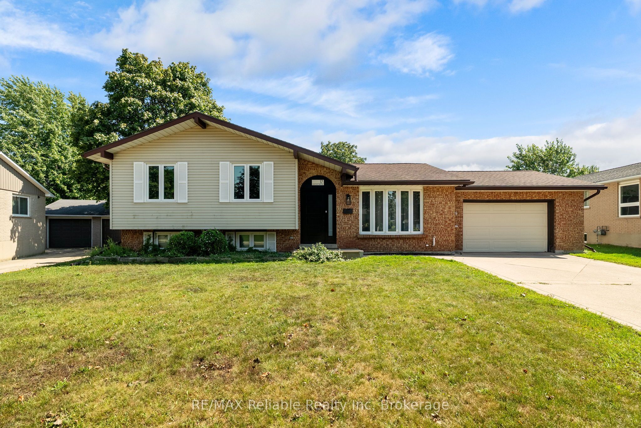 17 Suncoast Drive W, Goderich, ON N7A 4H1
