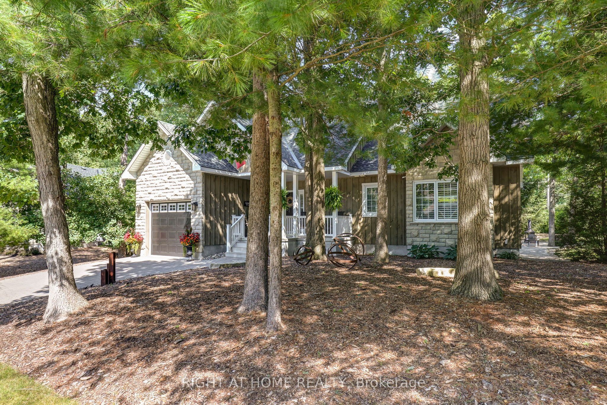 10047 Jennison Crescent, Lambton Shores, ON N0M 1T0 photo 3