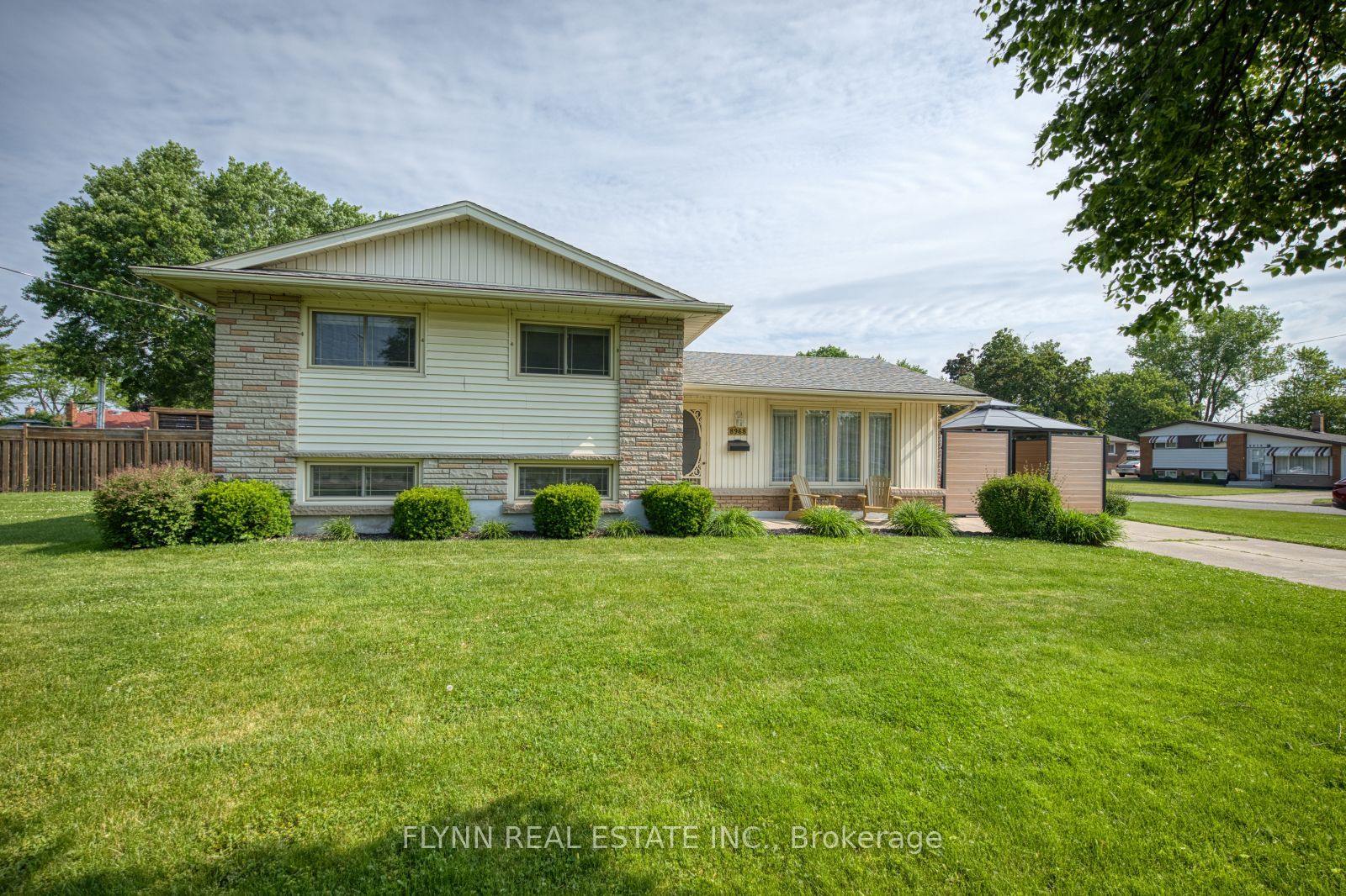 8968 Banting Avenue, Niagara Falls, ON L2G 6Z9 photo 2