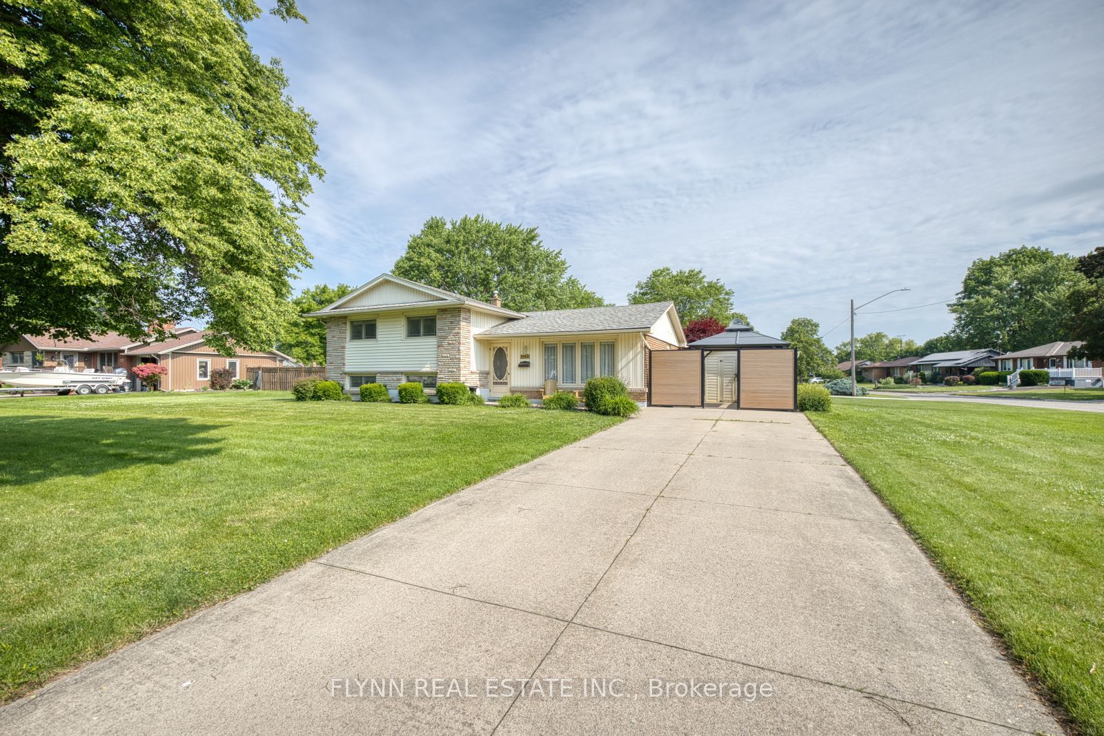 8968 Banting Avenue, Niagara Falls, ON L2G 6Z9 photo 3