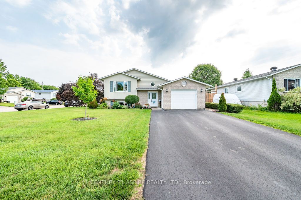 3 Highland Park Drive, Petawawa, ON K8H 3S2 photo 2