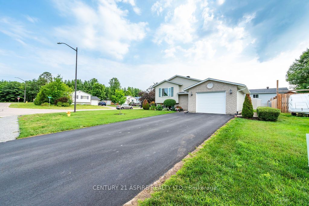 3 Highland Park Drive, Petawawa, ON K8H 3S2 photo 3