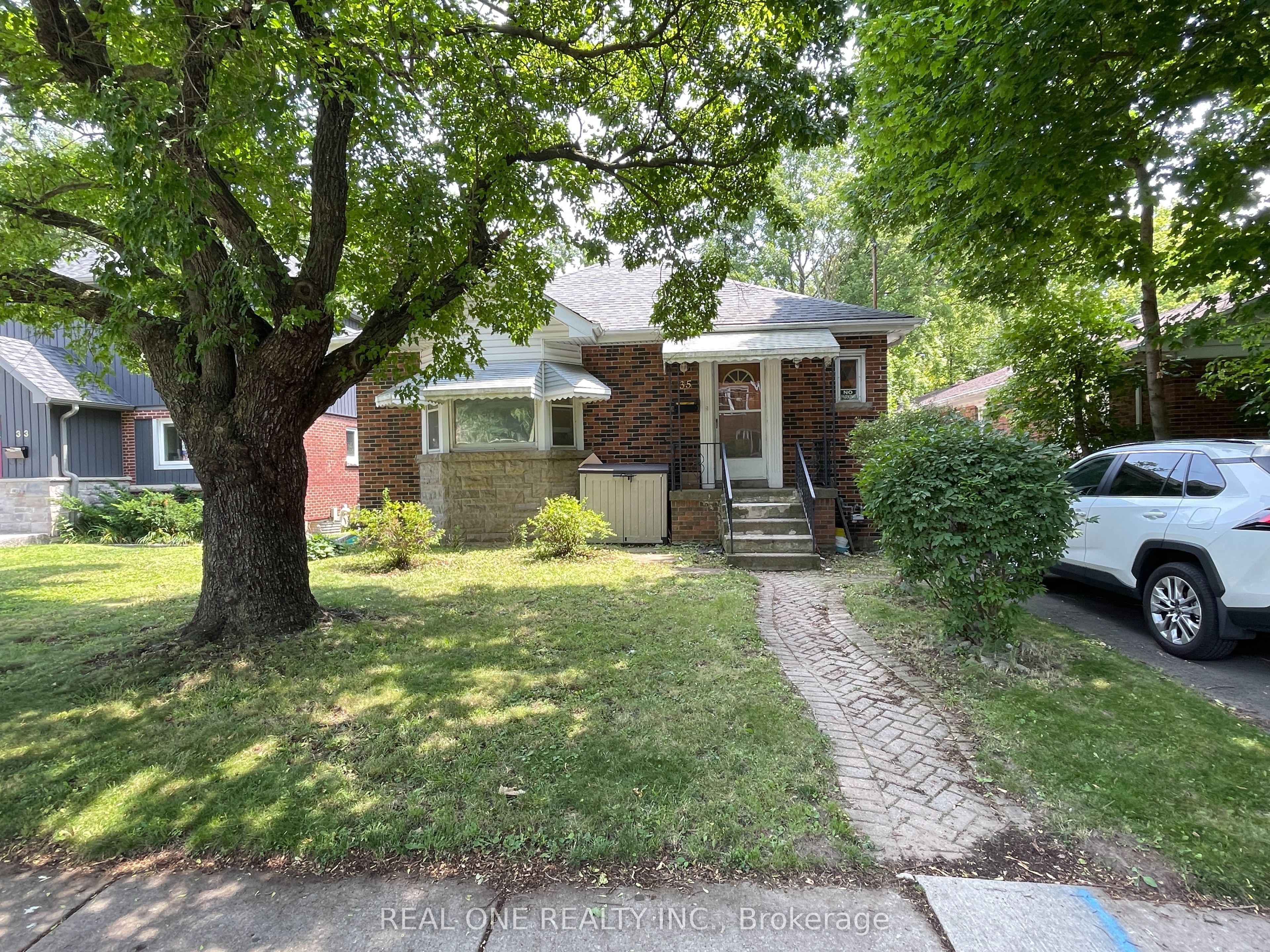 35 Bowman (A) Street, Hamilton, ON L8S 2T4 photo 2