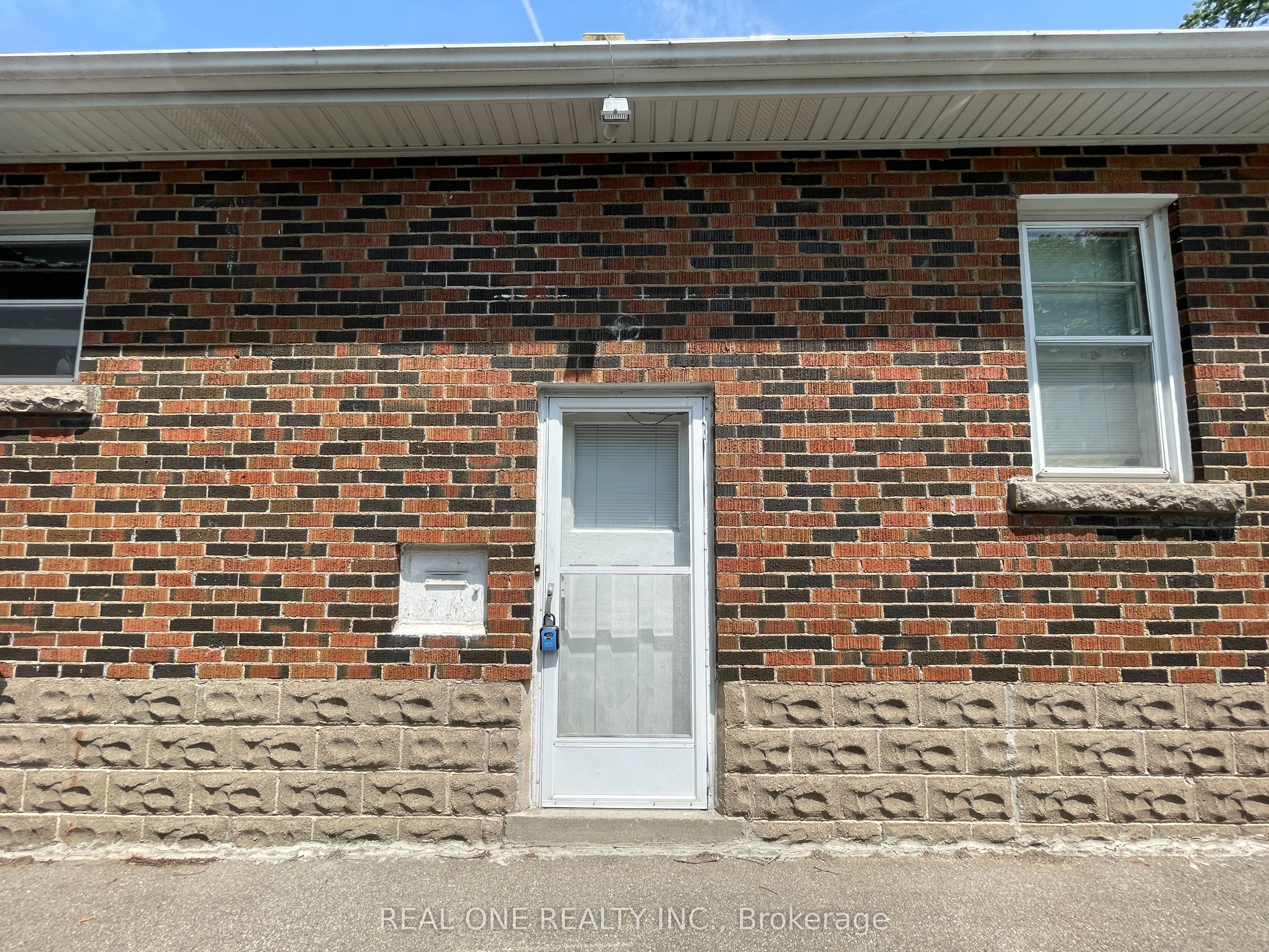 35 Bowman (A) Street, Hamilton, ON L8S 2T4 photo 4