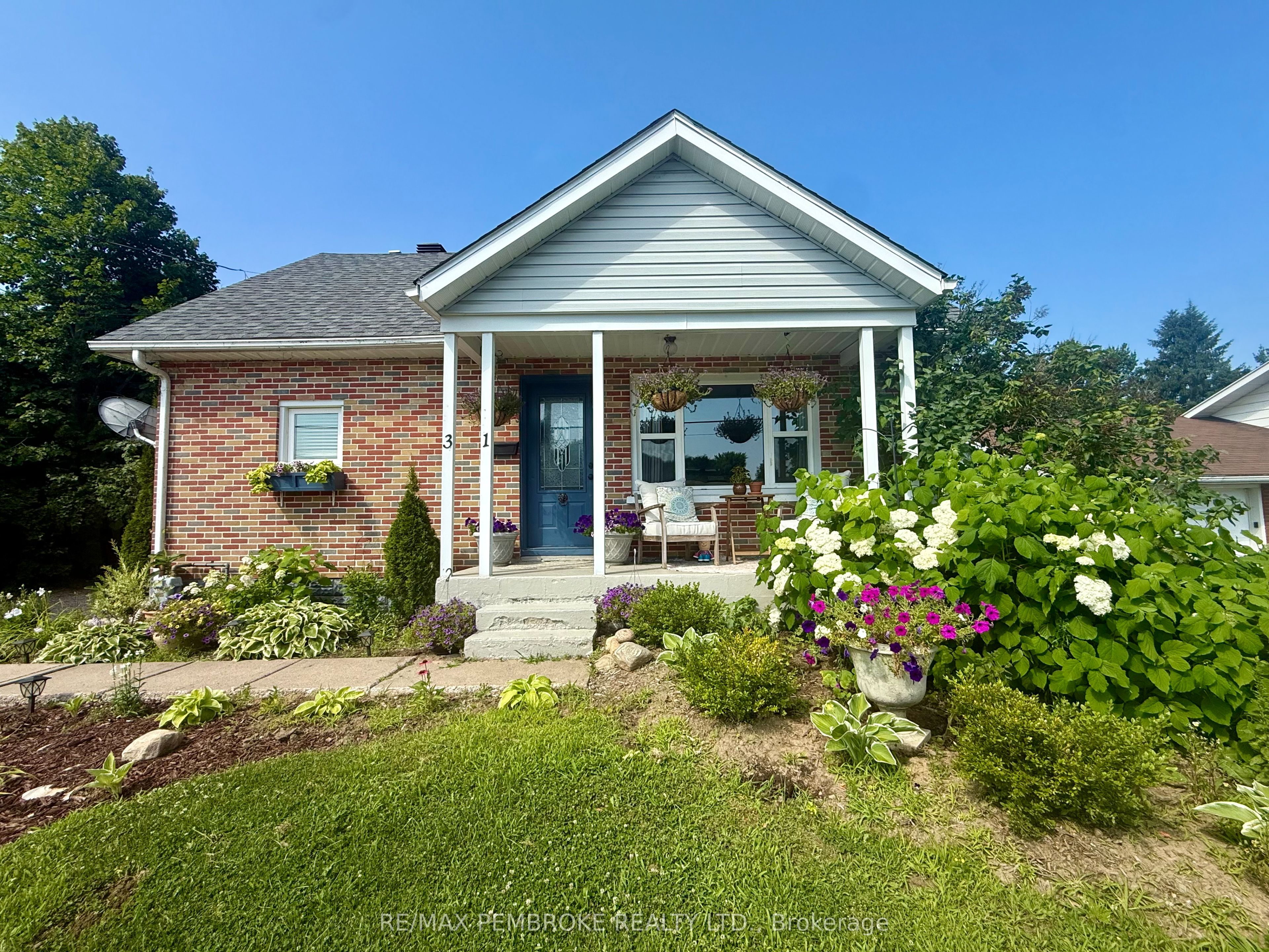 31 Mary Street, Petawawa, ON K8H 1R8