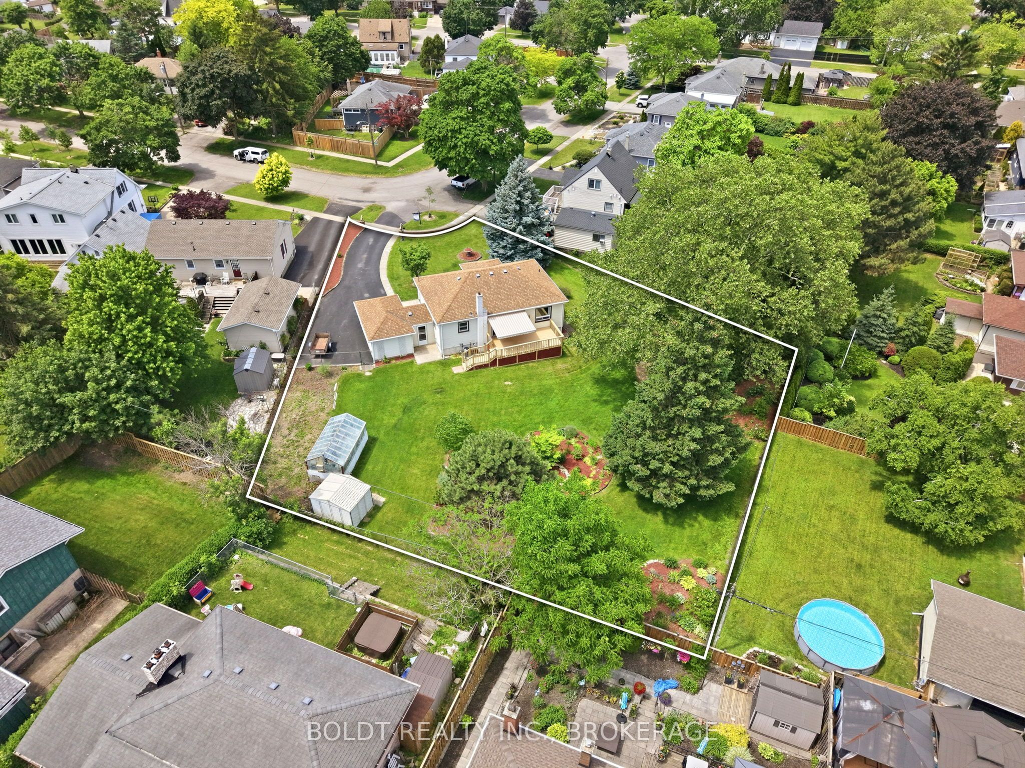 16 Grammar Avenue, St. Catharines, ON L2N 3L3 photo 2