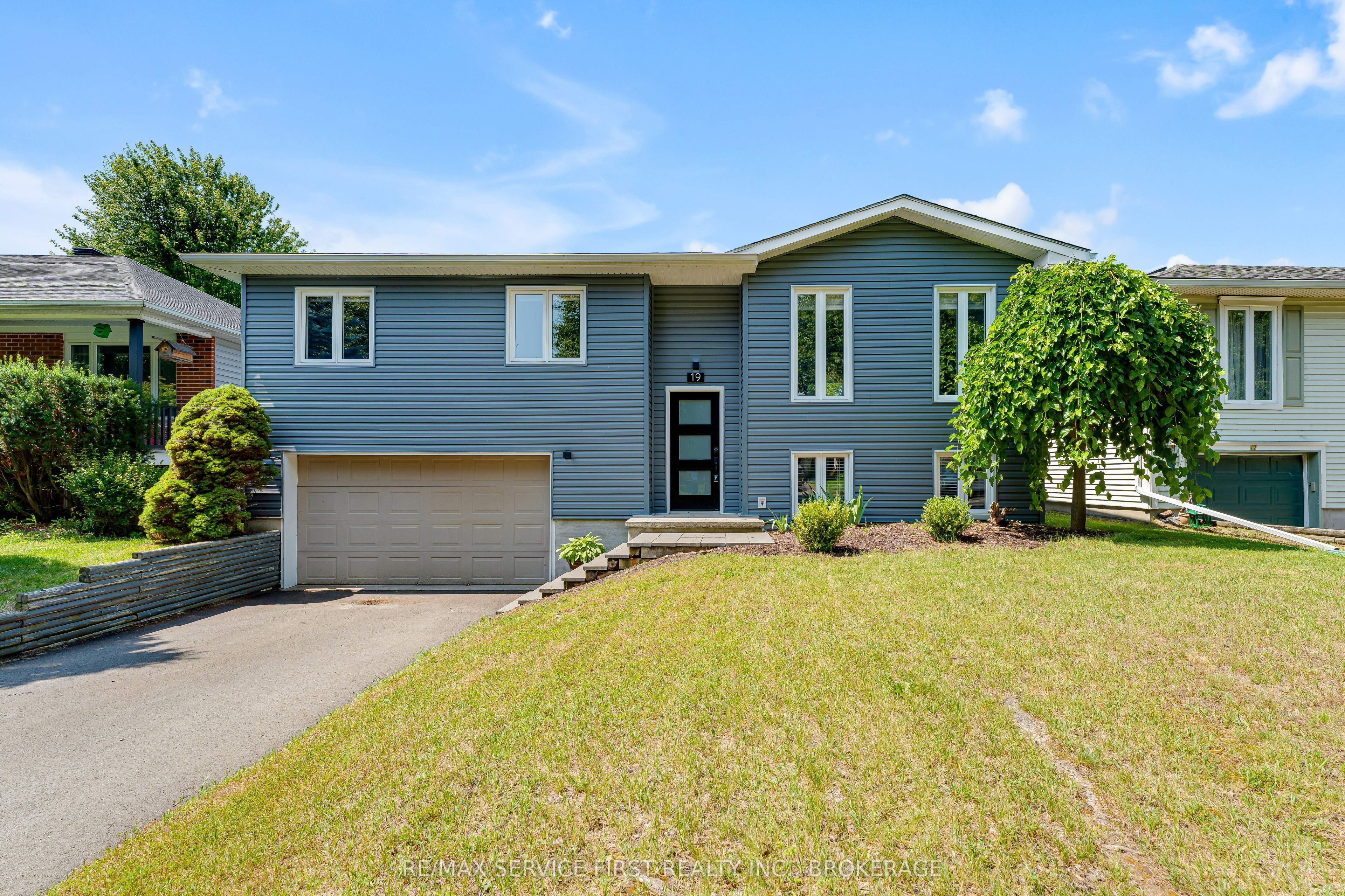 19 Heritage Drive, Loyalist, ON K0H 1G0