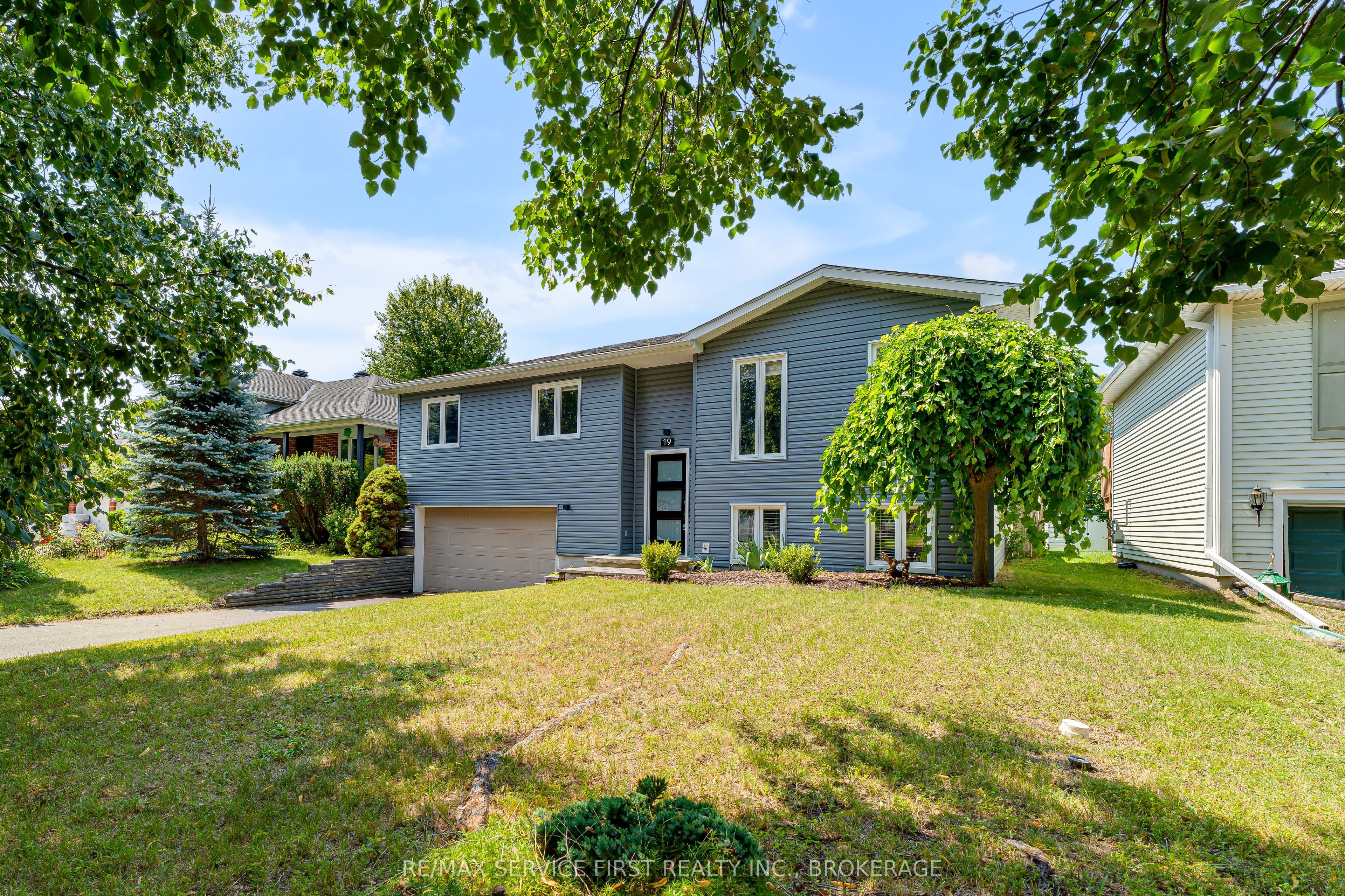 19 Heritage Drive, Loyalist, ON K0H 1G0 photo 2
