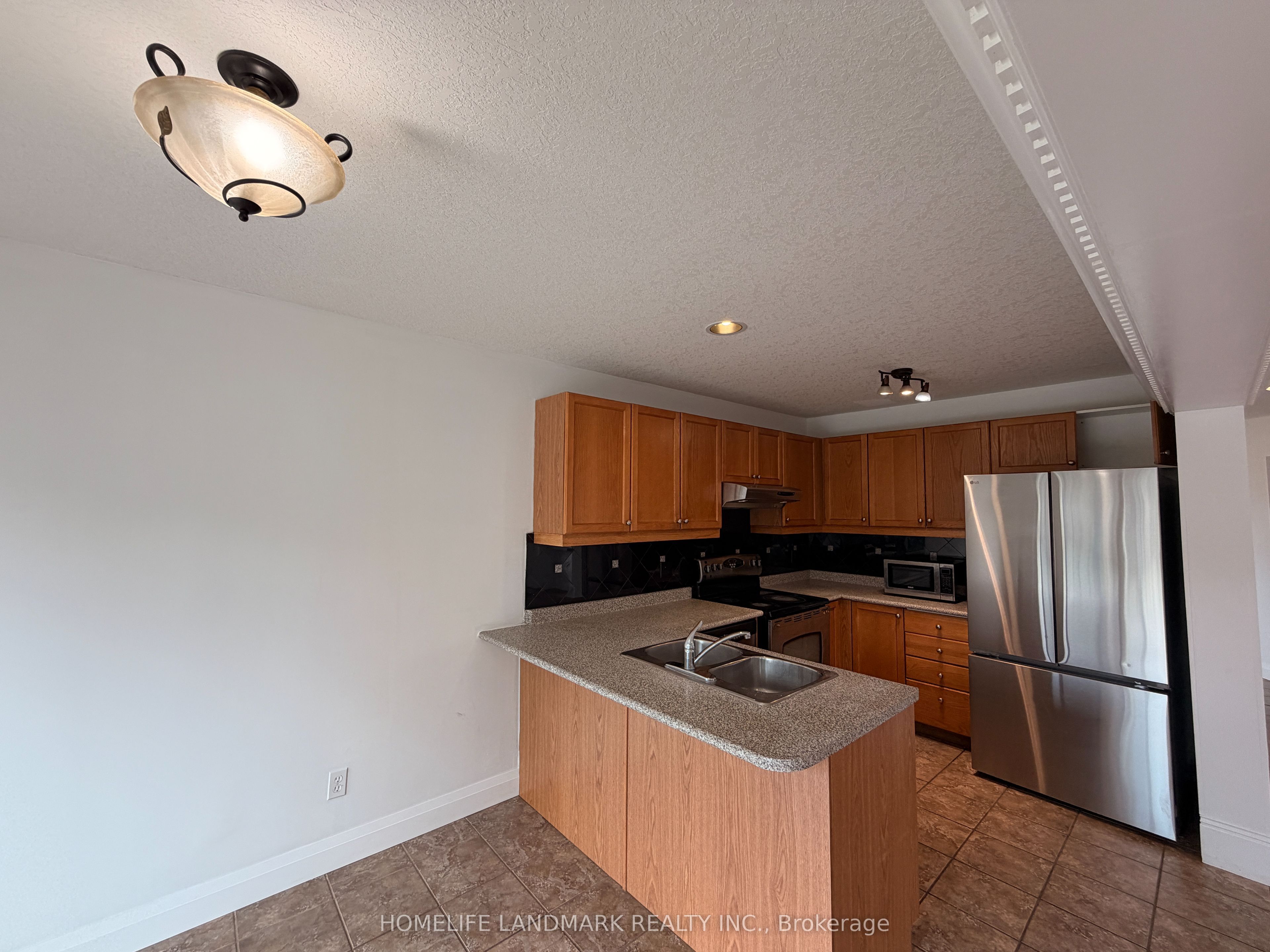 921 Windflower Place, Kitchener, ON N2E 4B3 photo 3