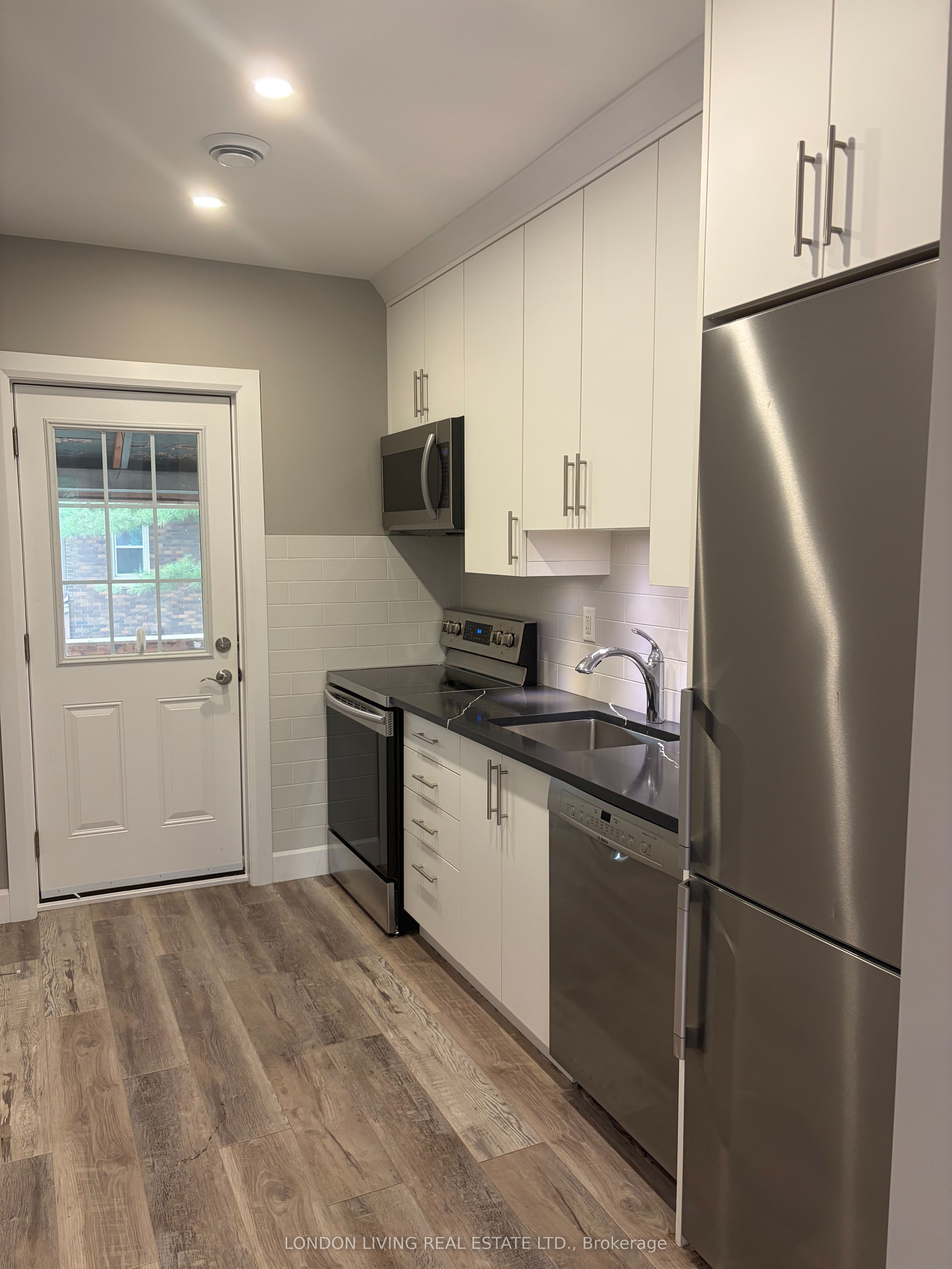 9 Beaconsfield Avenue, London South, ON N6C 1B4 photo 4