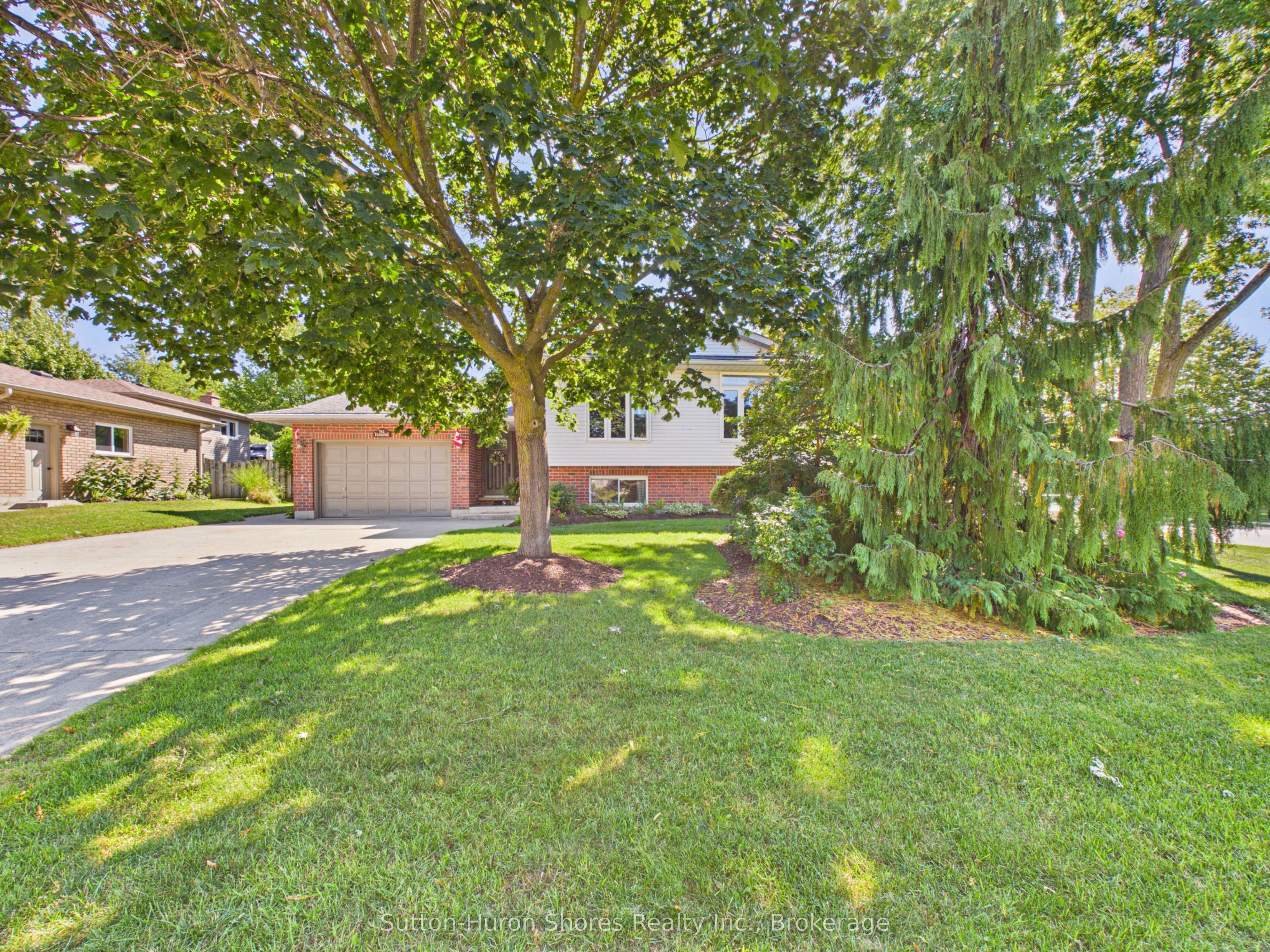 762 Bradford Street, Saugeen Shores, ON N0H 2C4 photo 3