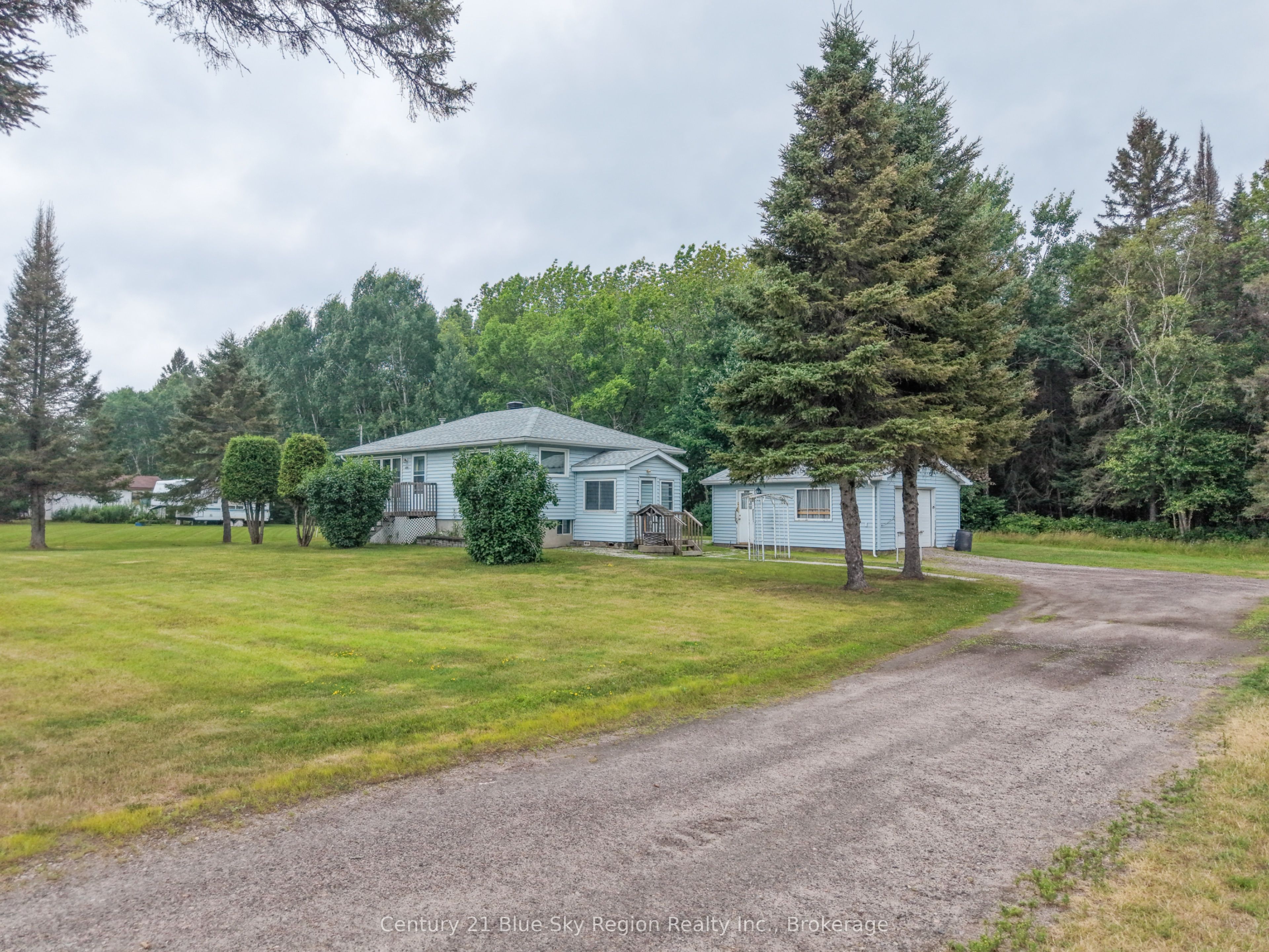 1272 Lakeshore Drive, North Bay, ON P1B 8Z4 photo 2