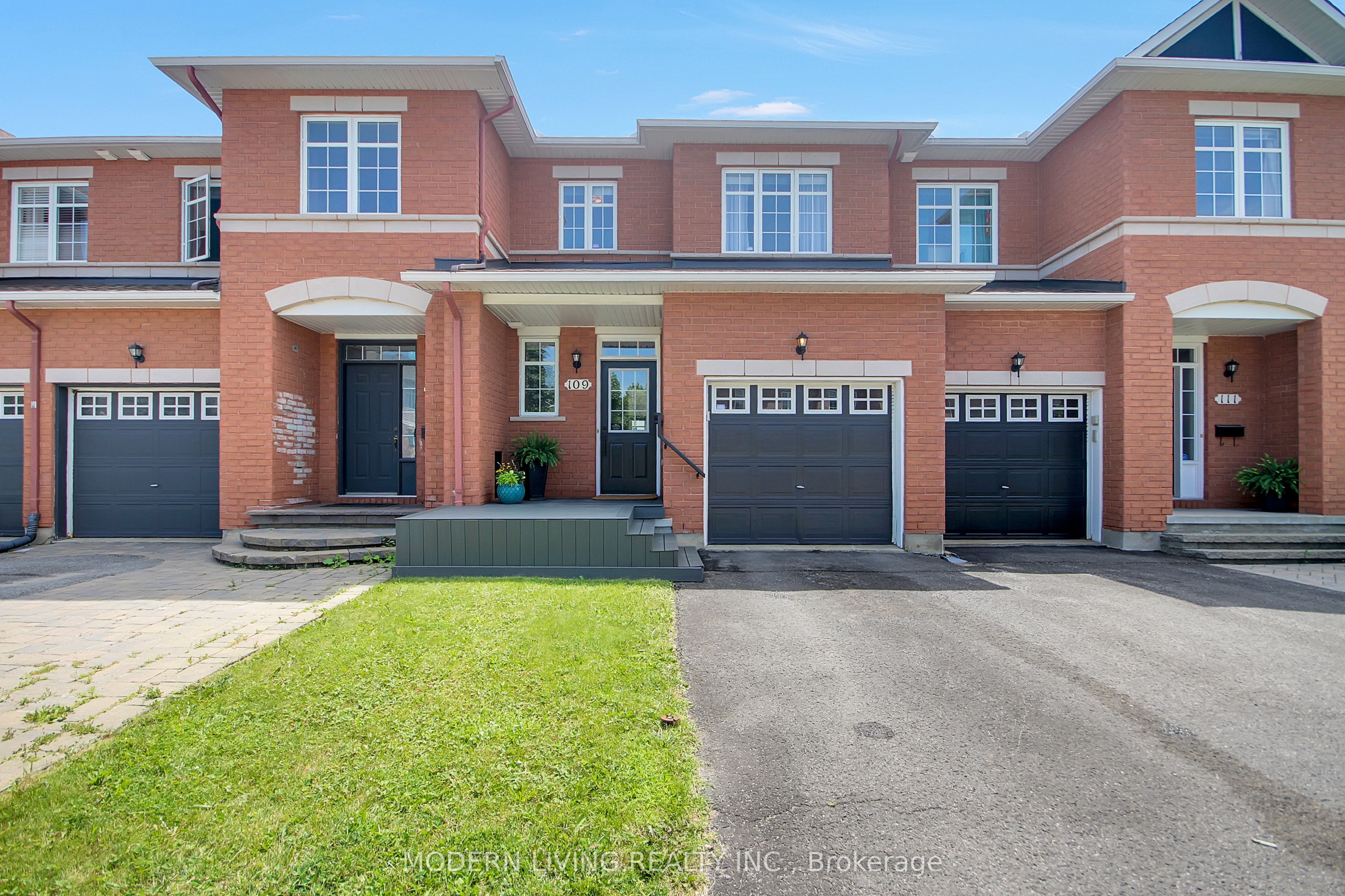 109 Deercroft Avenue, Barrhaven, ON K2J 5H7