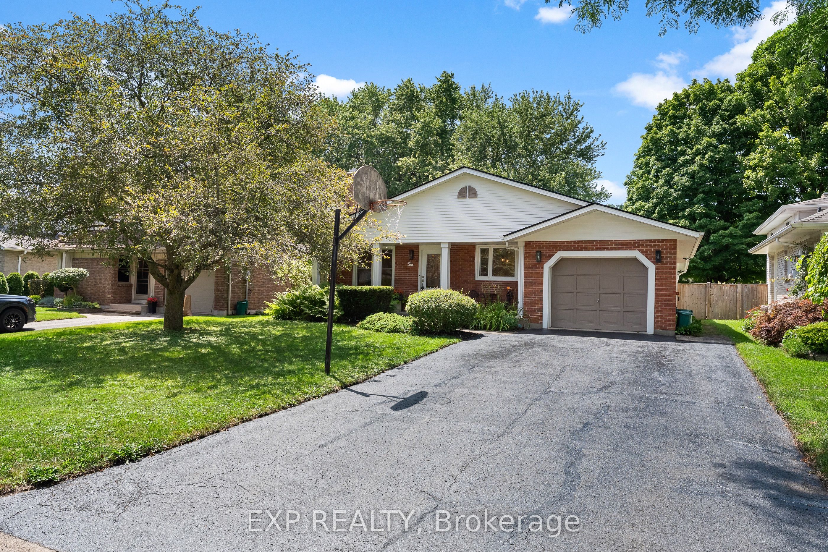 10 Brookbank Crescent, Pelham, ON L0S 1E2