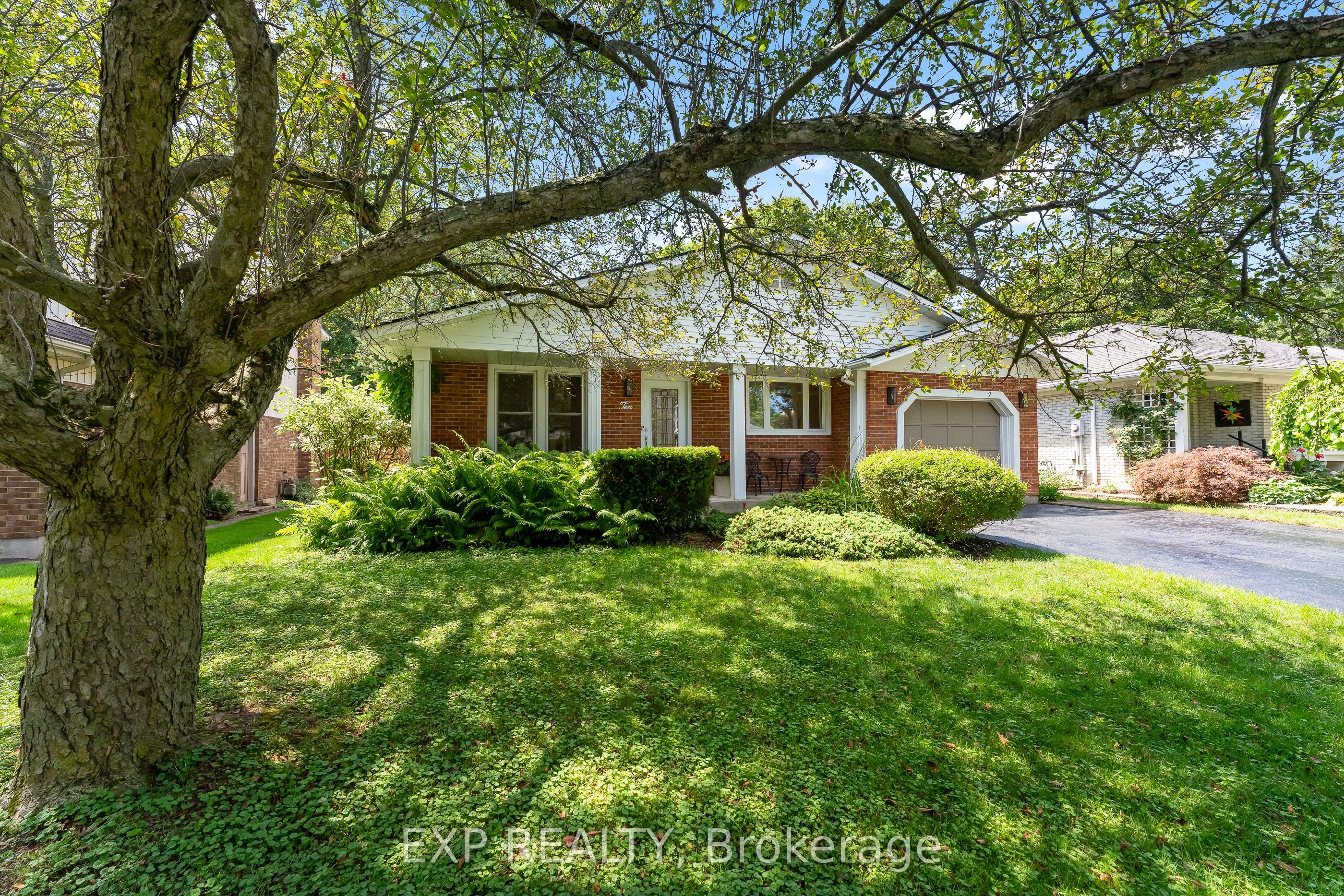 10 Brookbank Crescent, Pelham, ON L0S 1E2 photo 2
