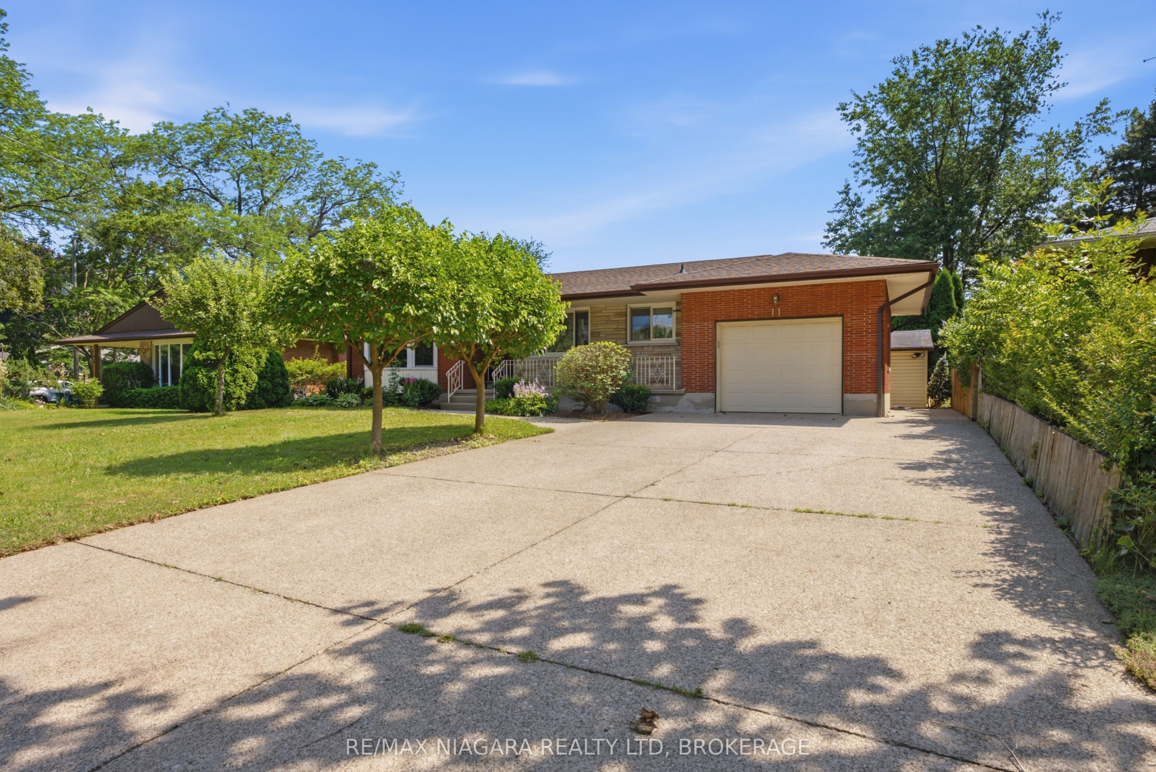 11 RICHELIEU Drive, St. Catharines, ON L2M 2B7 photo 2