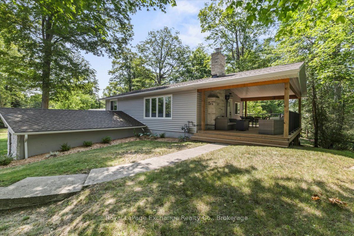 819 Wilson Avenue, Huron-Kinloss, ON N2Z 2X3 photo 2