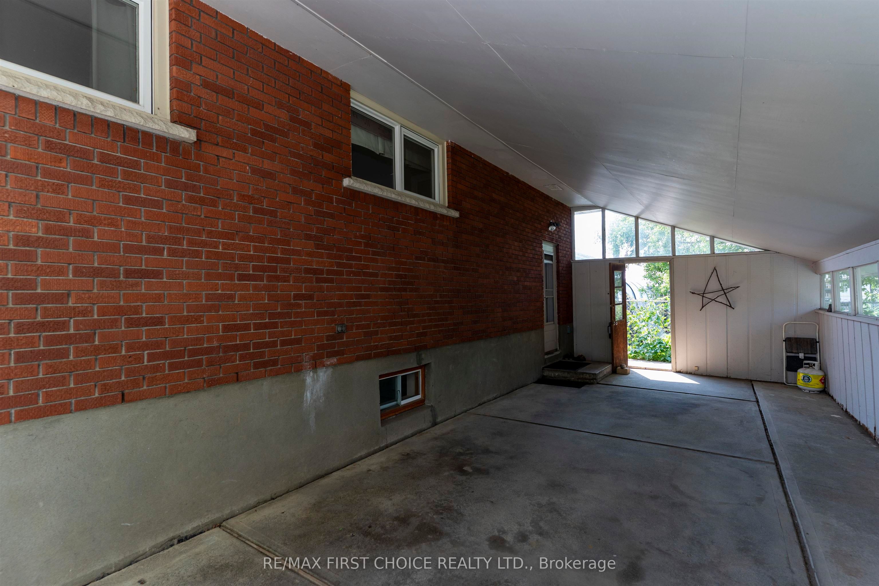 601 Edward Street S, Thunder Bay, ON P7E 2H1 photo 3