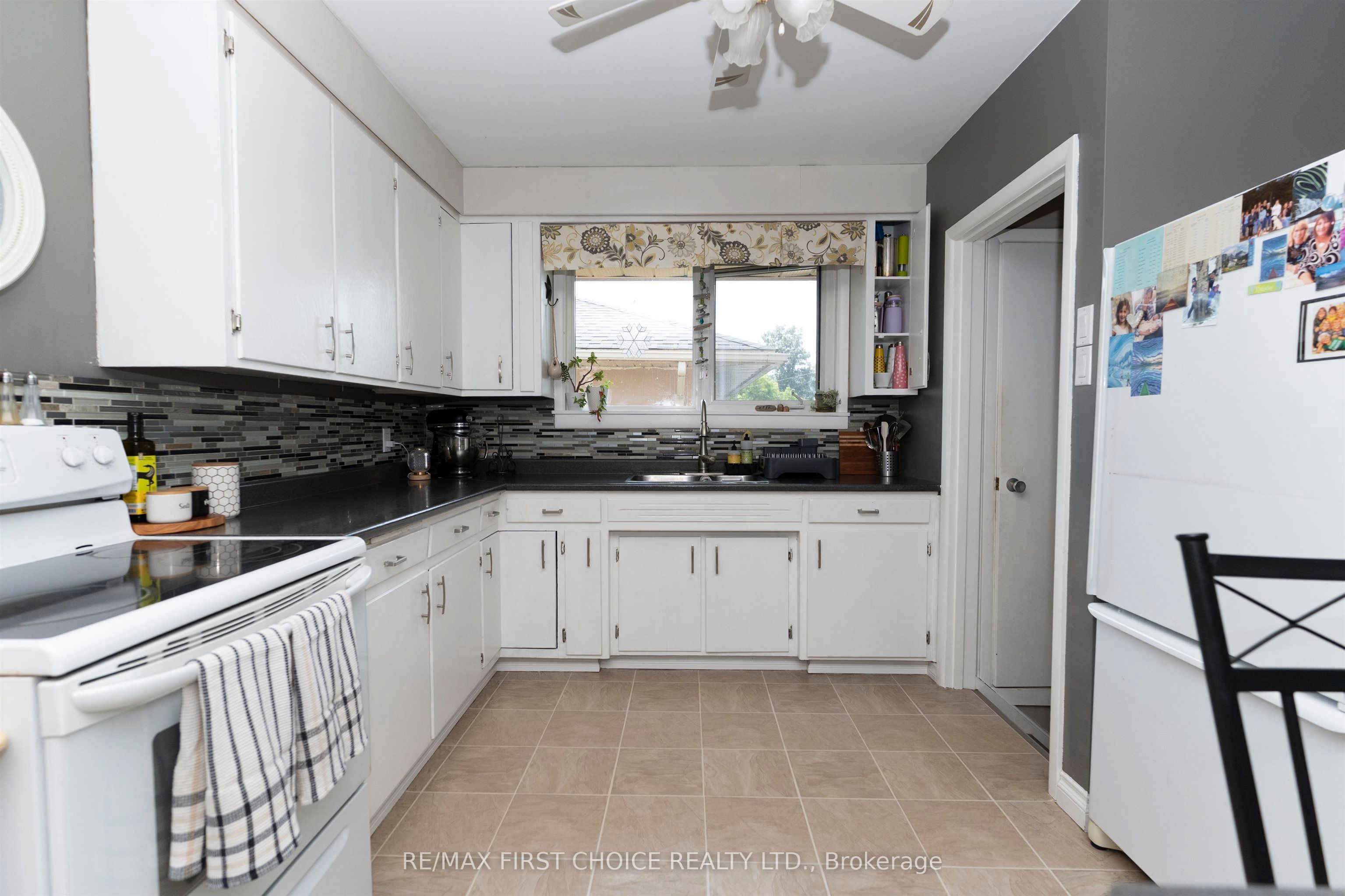 601 Edward Street S, Thunder Bay, ON P7E 2H1 photo 4