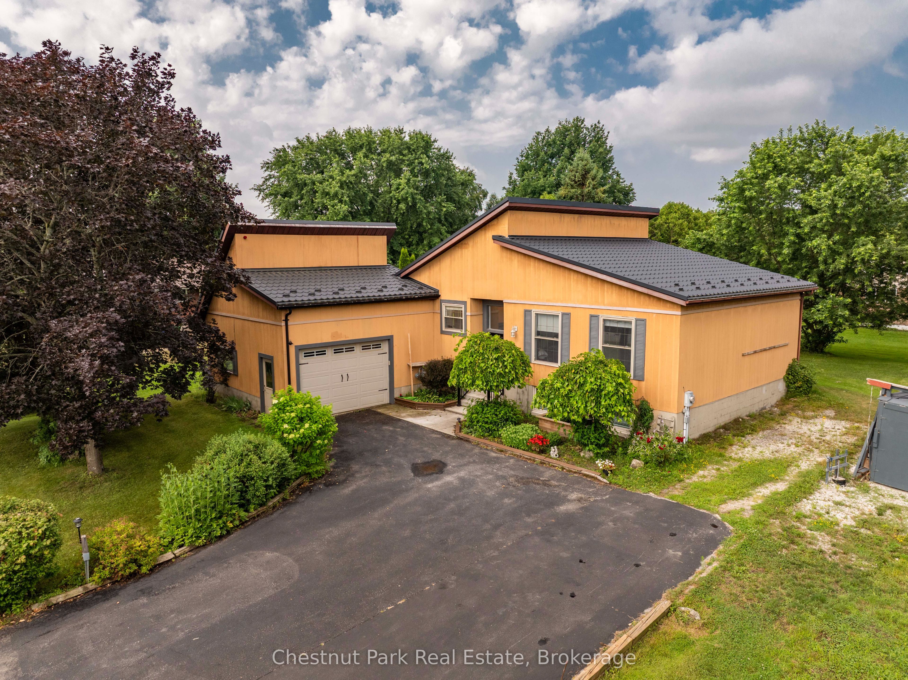 384 Urstadt Street, Georgian Bluffs, ON N4K 6V5