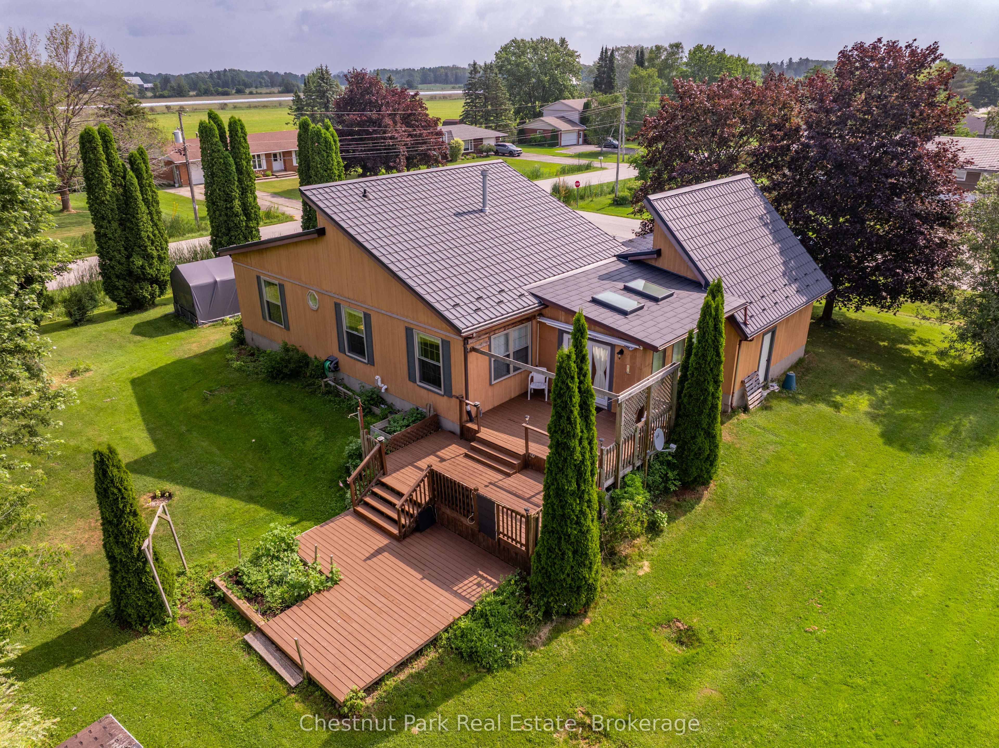 384 Urstadt Street, Georgian Bluffs, ON N4K 6V5 photo 2