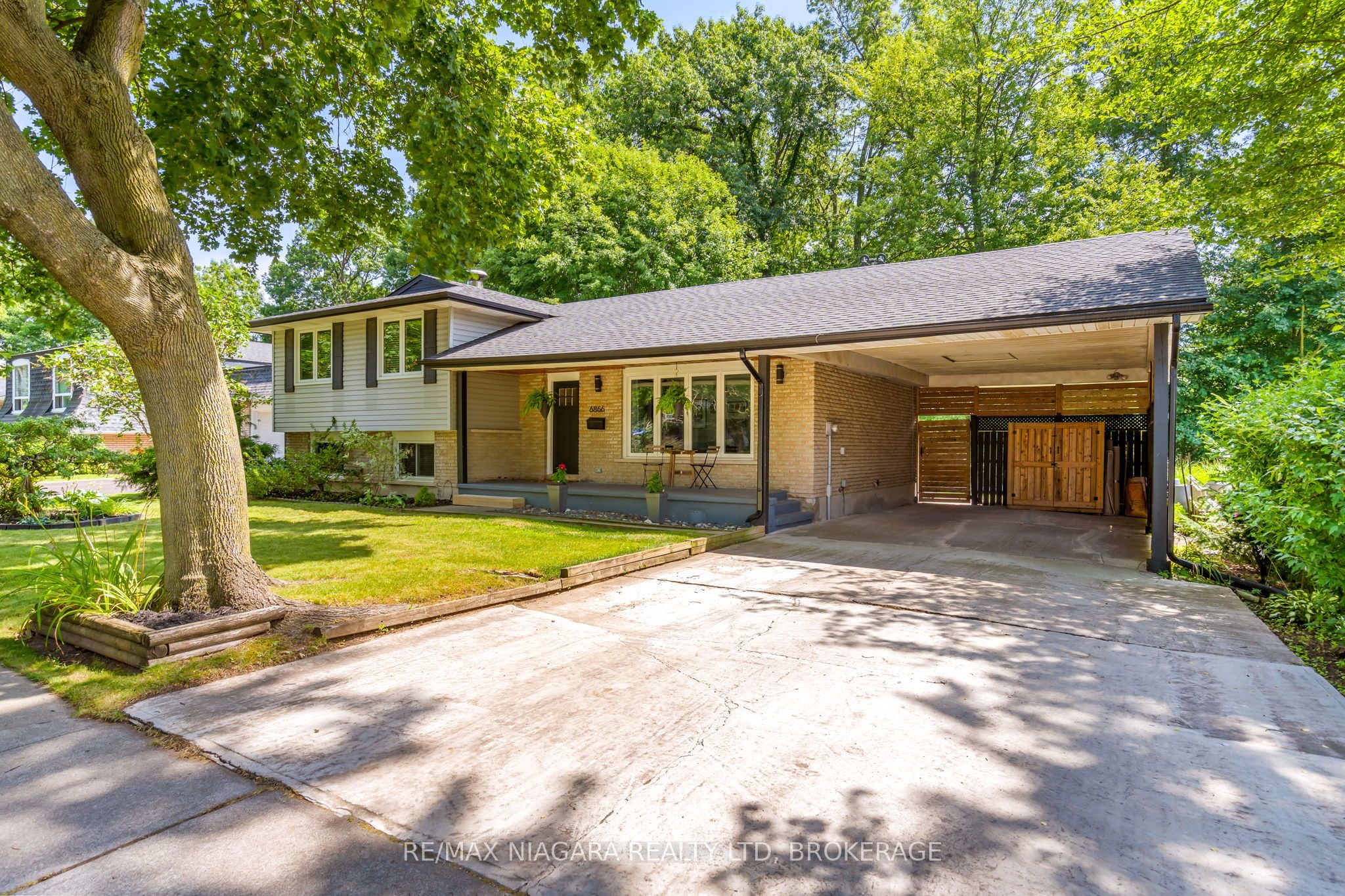 6866 Dellpark Drive, Niagara Falls, ON L2J 2B8 photo 3