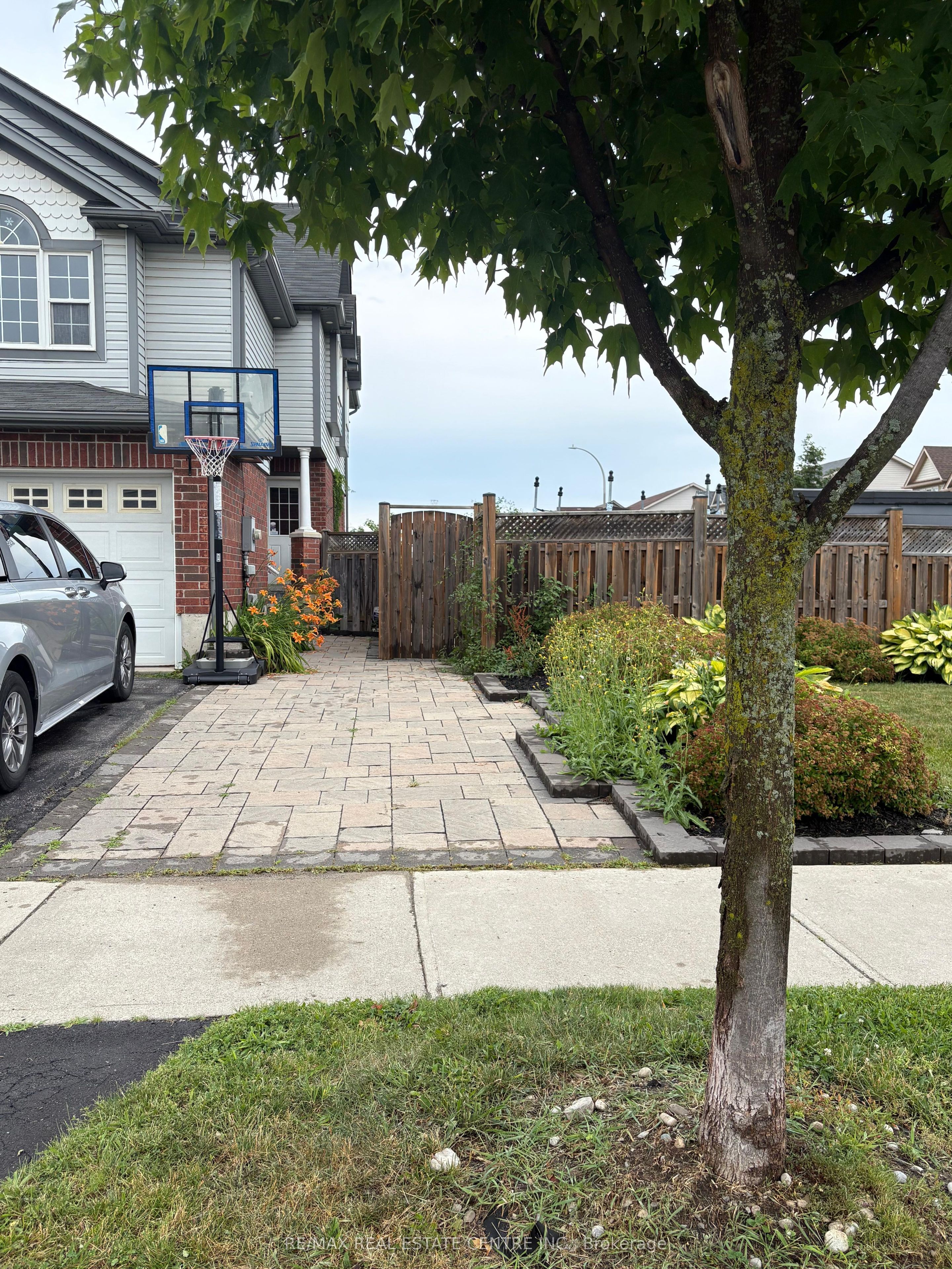 2 Sophia Crescent, Kitchener, ON N2R 1X5