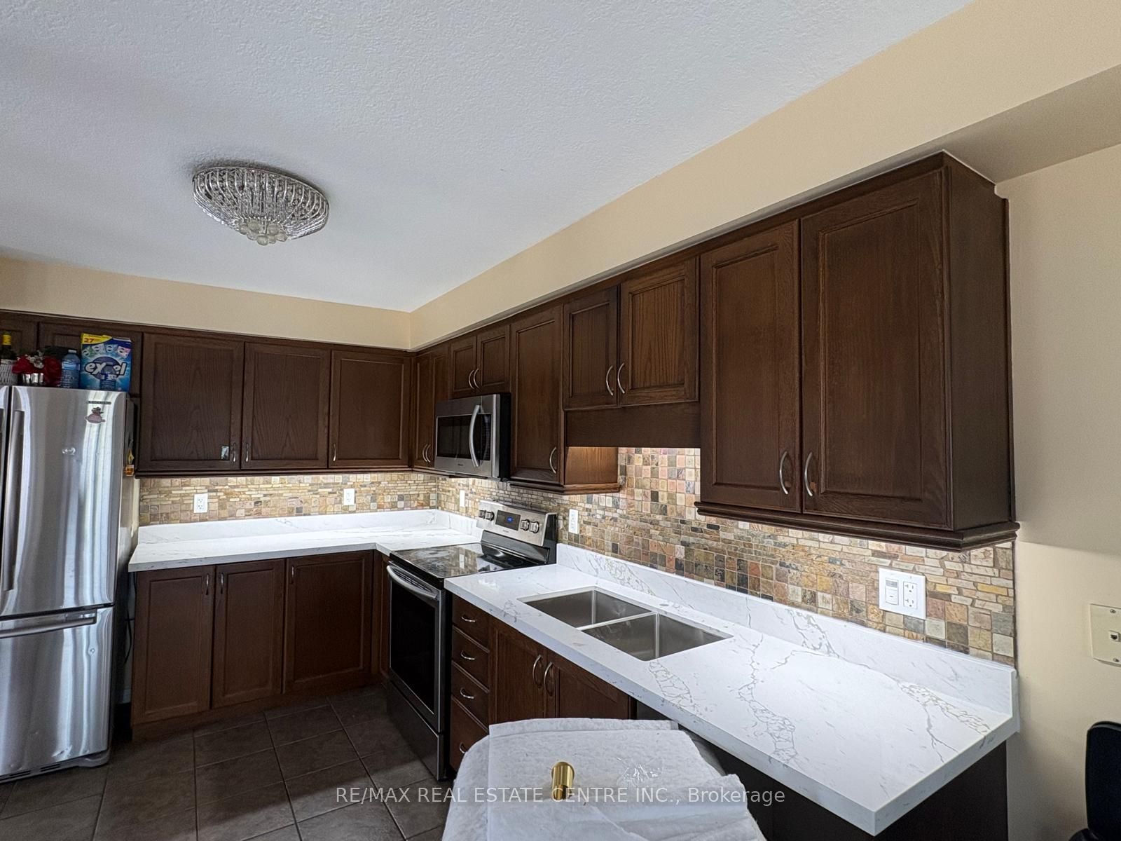 2 Sophia Crescent, Kitchener, ON N2R 1X5 photo 2