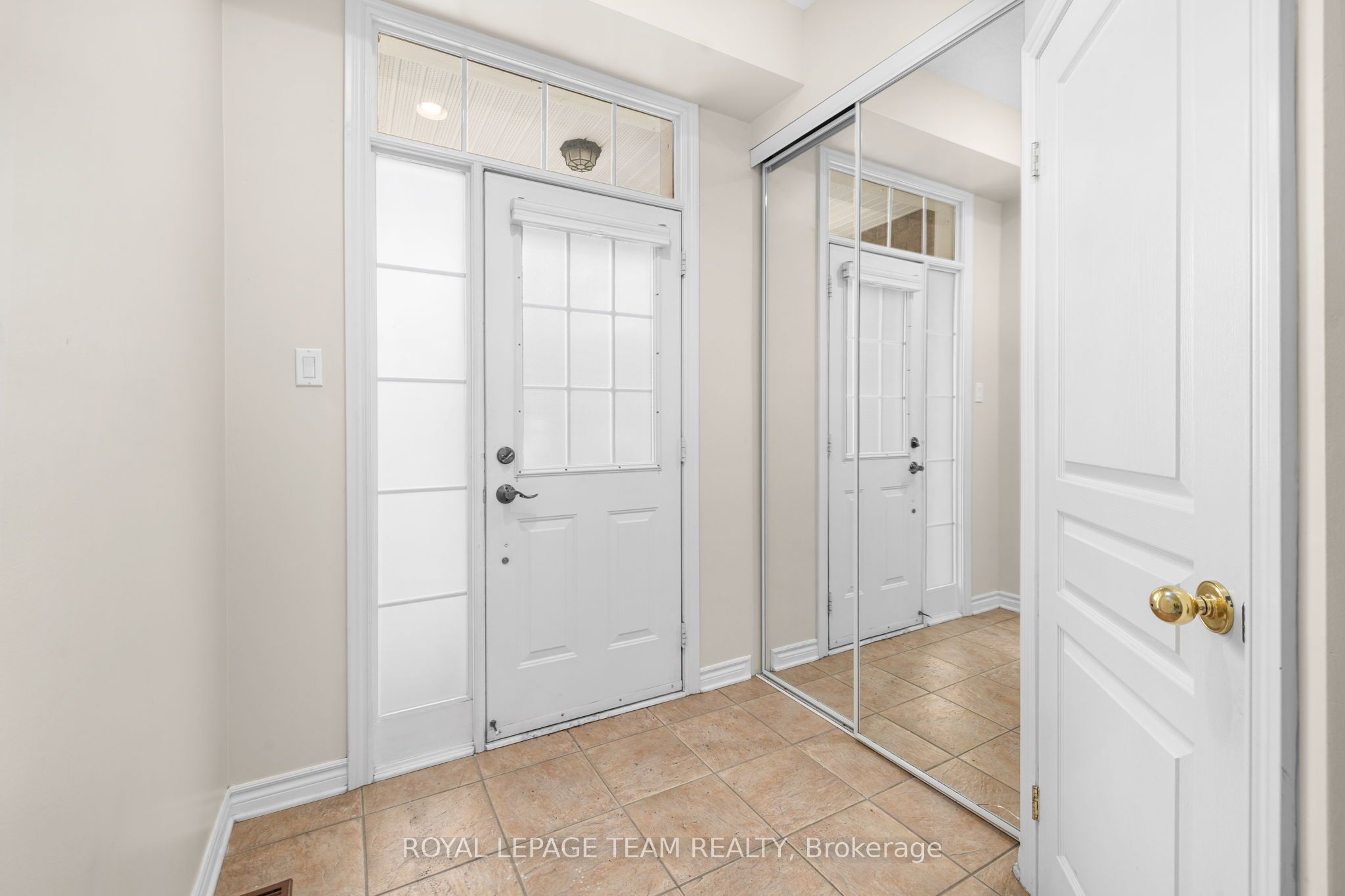 189 Gray Crescent, Kanata, ON K2K 3L8 photo 2