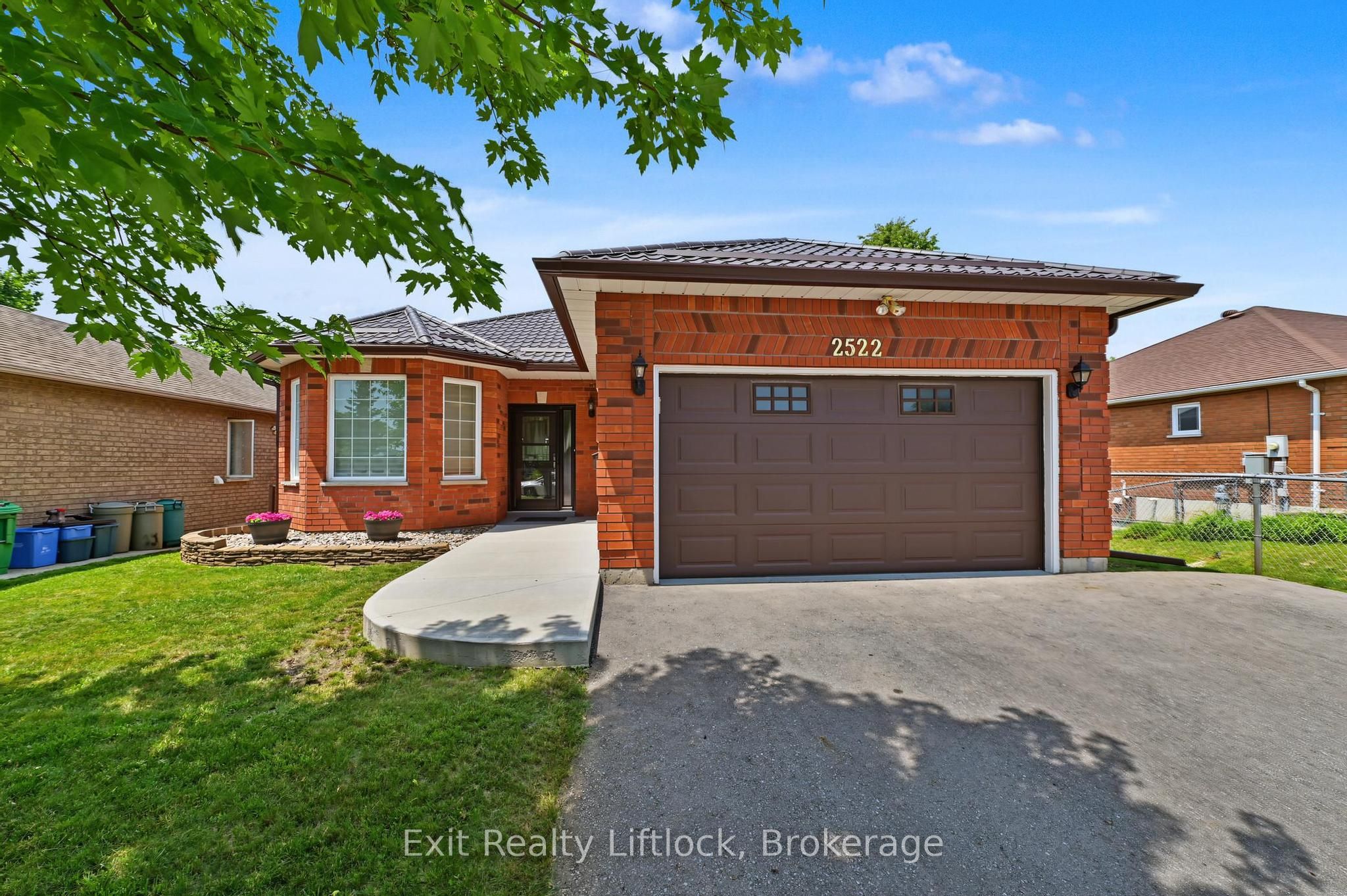 2522 Marsdale Drive, Peterborough, ON K9L 1R4 photo 2