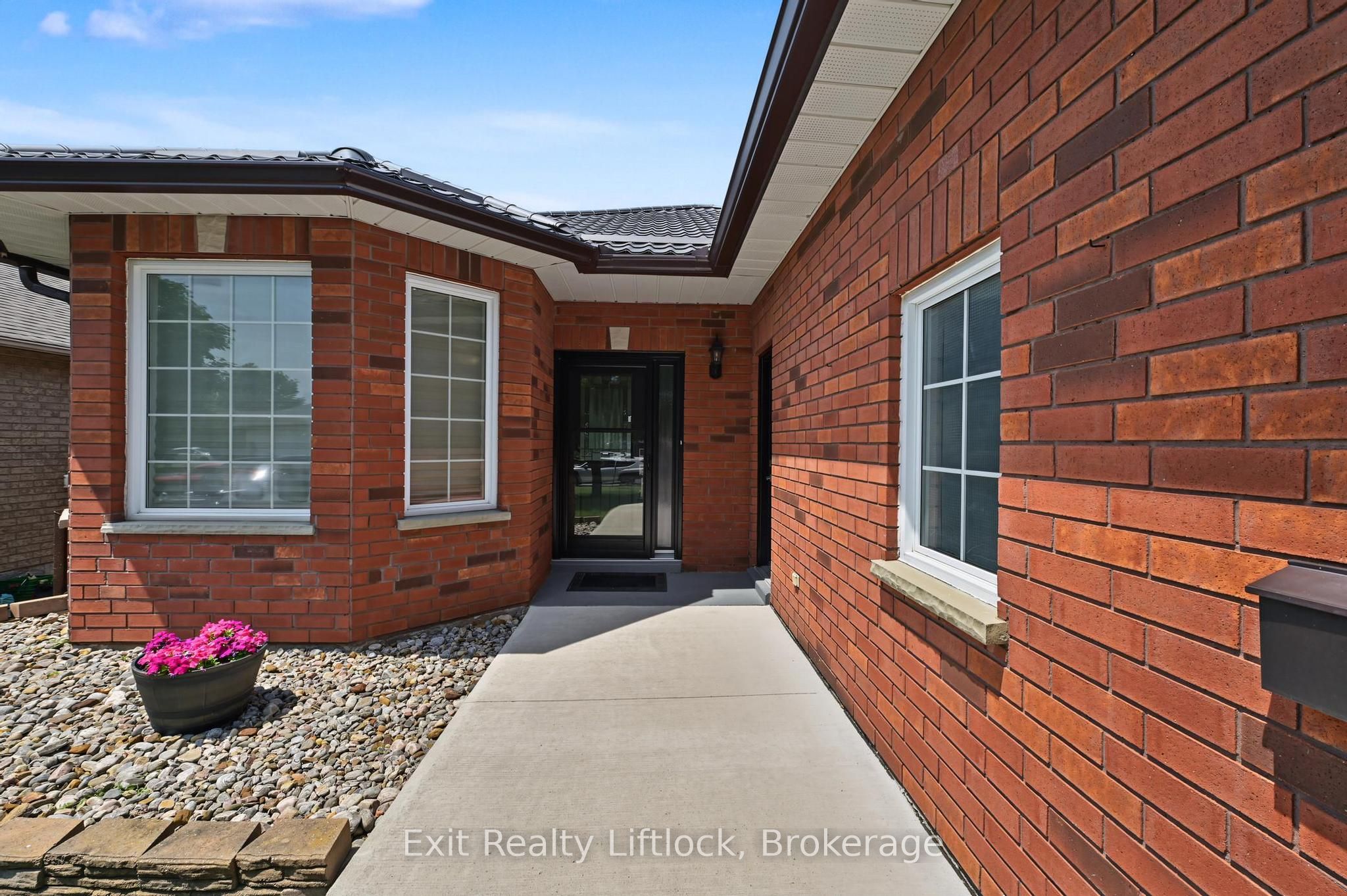 2522 Marsdale Drive, Peterborough, ON K9L 1R4 photo 3