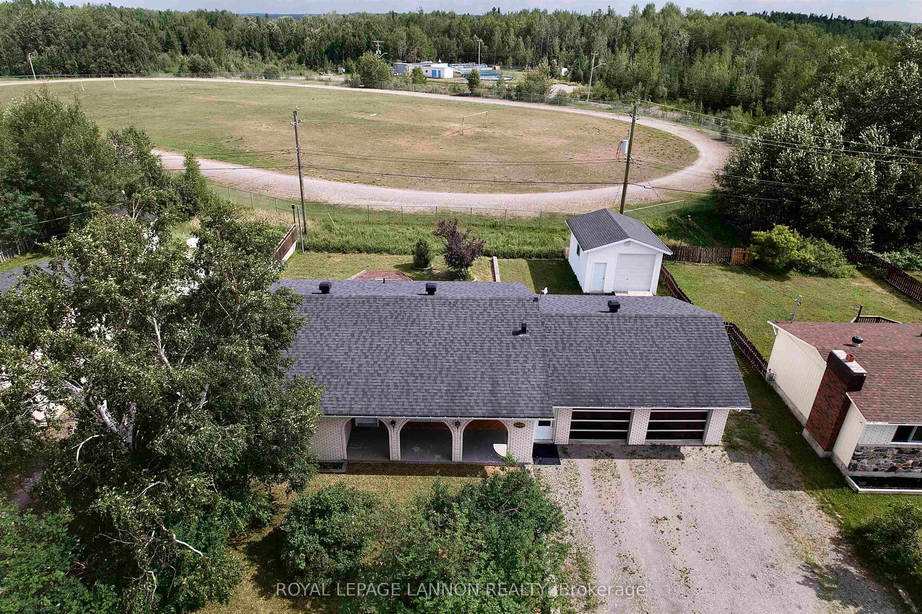111 Woodcrest Drive, Greenstone, ON P0T 1M0 photo 2