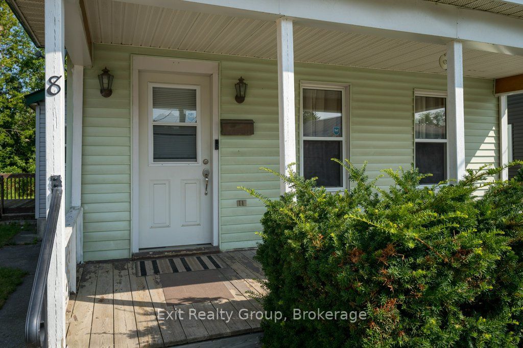 8 Ridley Street E, Belleville, ON K8P 1X9 photo 4
